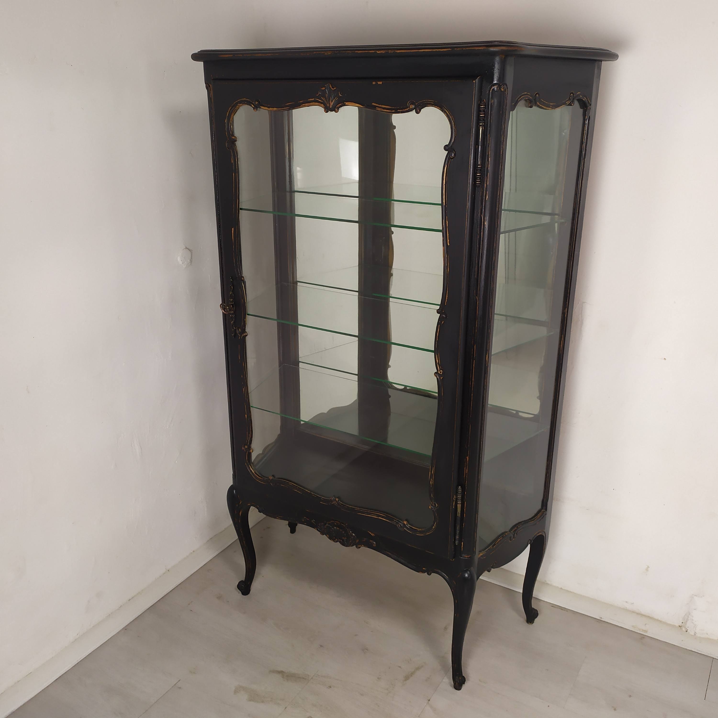 Louis XV style showcase