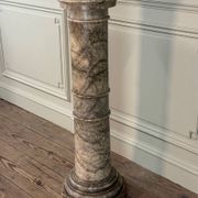 Colonne en albâtre, vers 1880