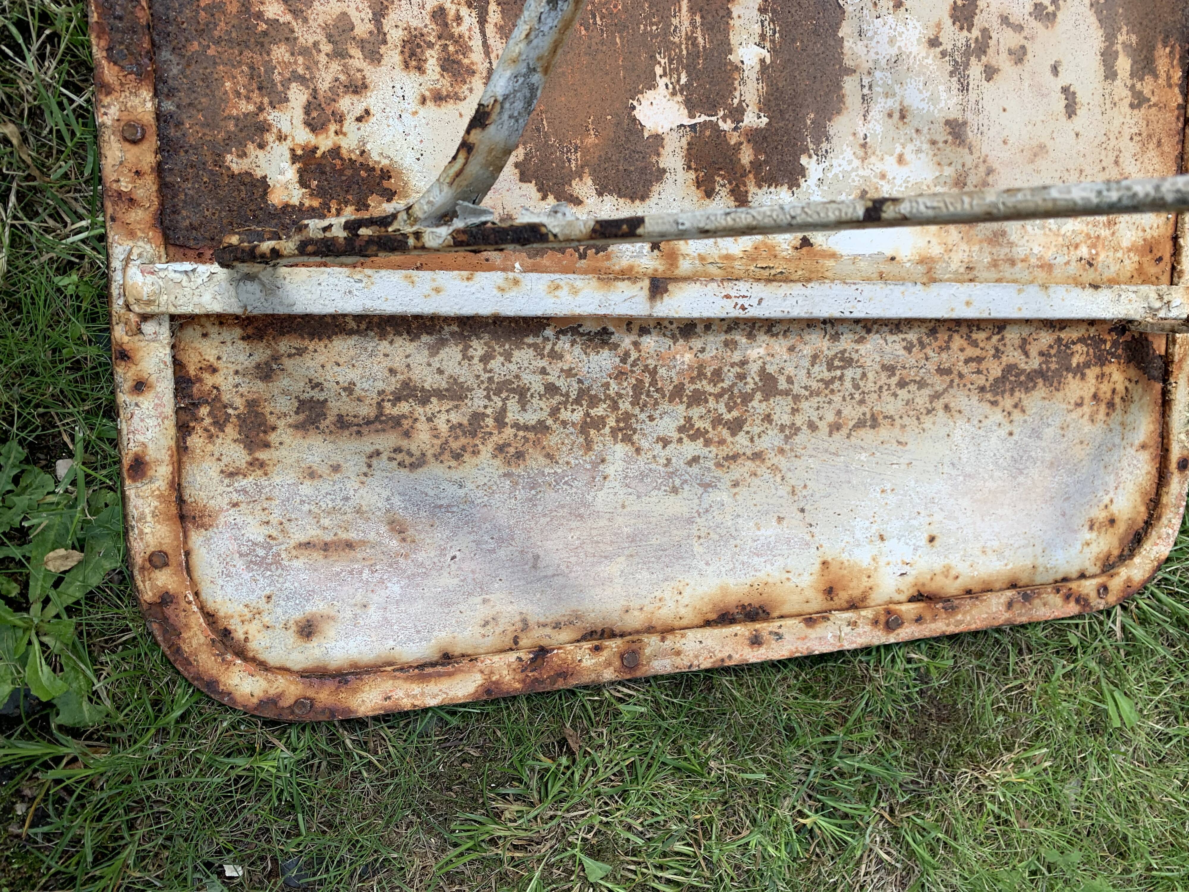 Rectangular folding garden table