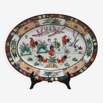 Plat Ovale en Porcelaine de Chine , Asie , décor à 5 Coqs . signé