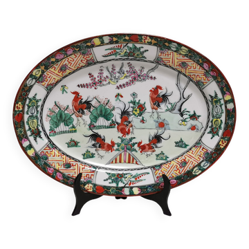 Oval Plate in Chinese Porcelain, Asia, decoration to 5 Roosters. signed
