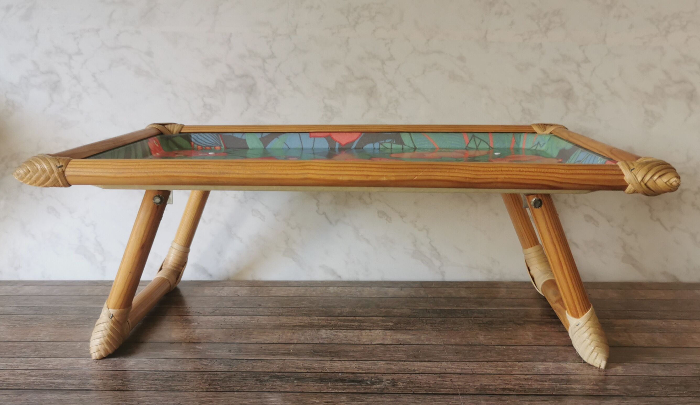 Folding tray parrots and flowers fiber and rattan