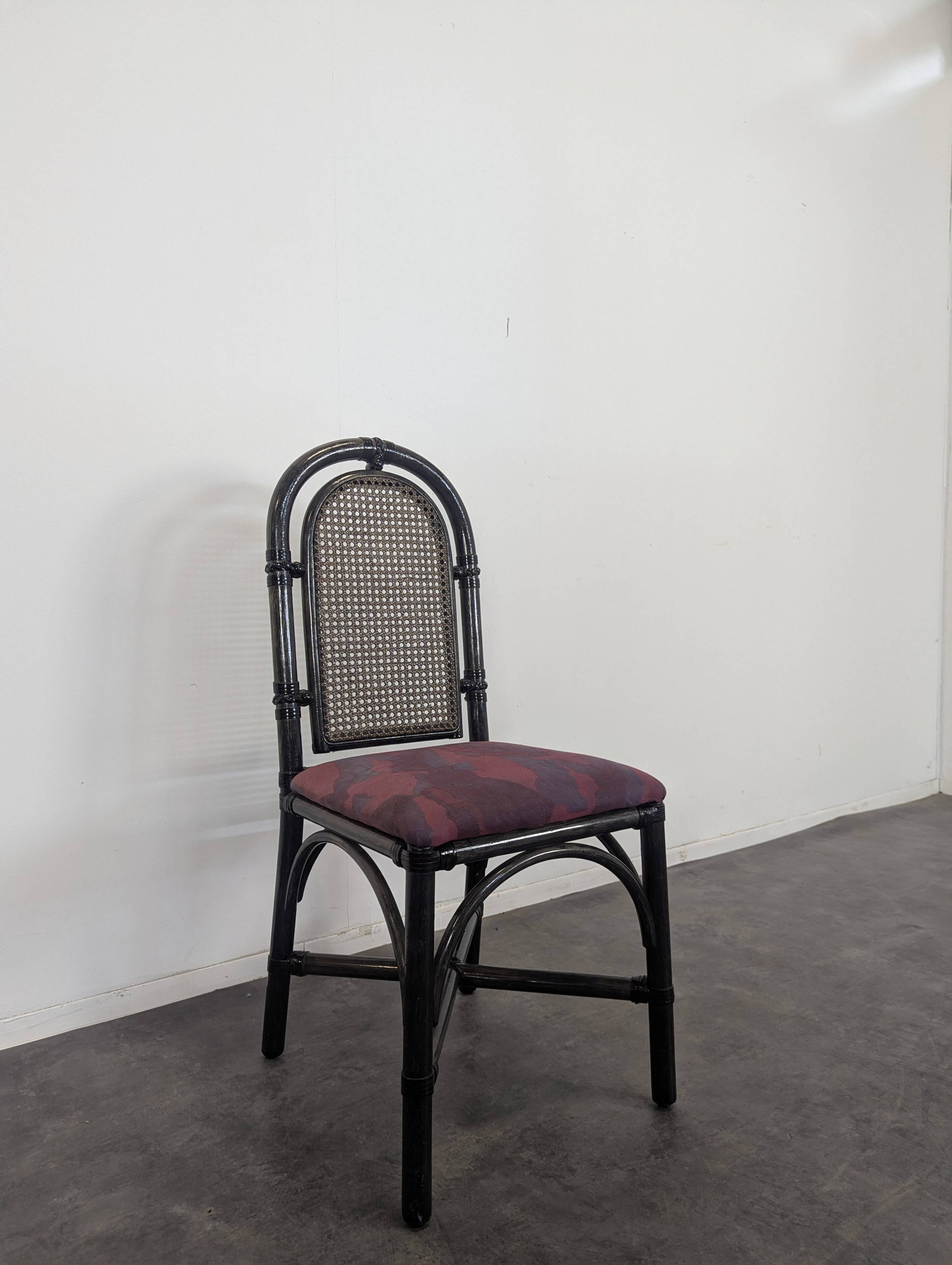 Tables et chaises bambou à cannages