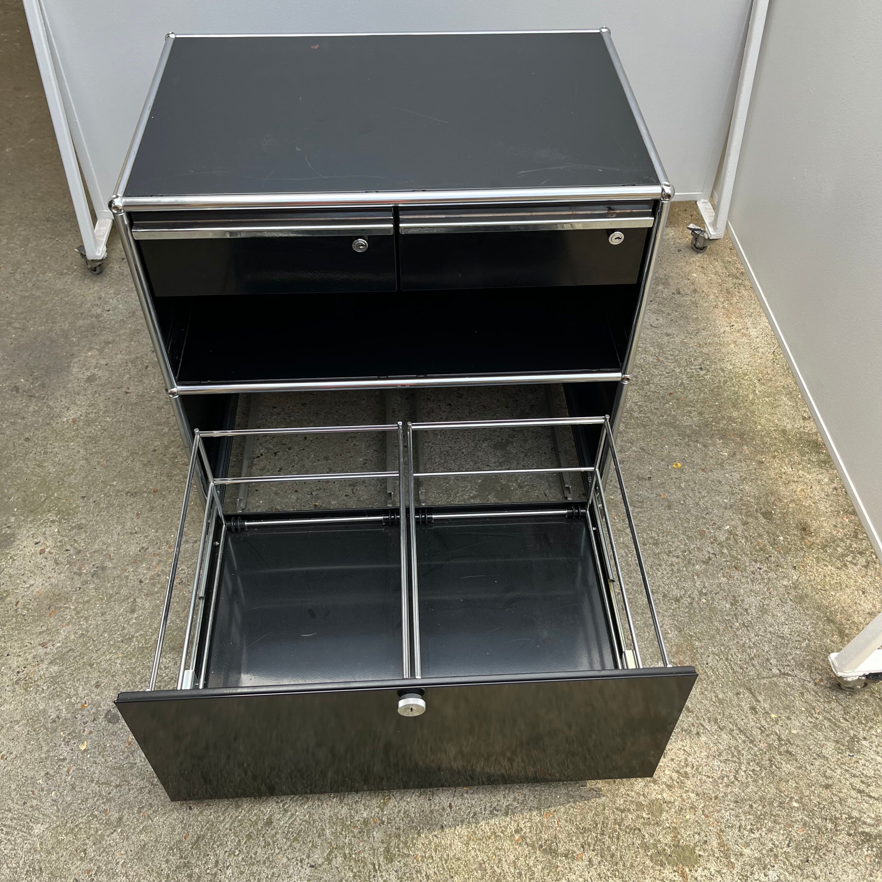 Black office furniture - double height USM