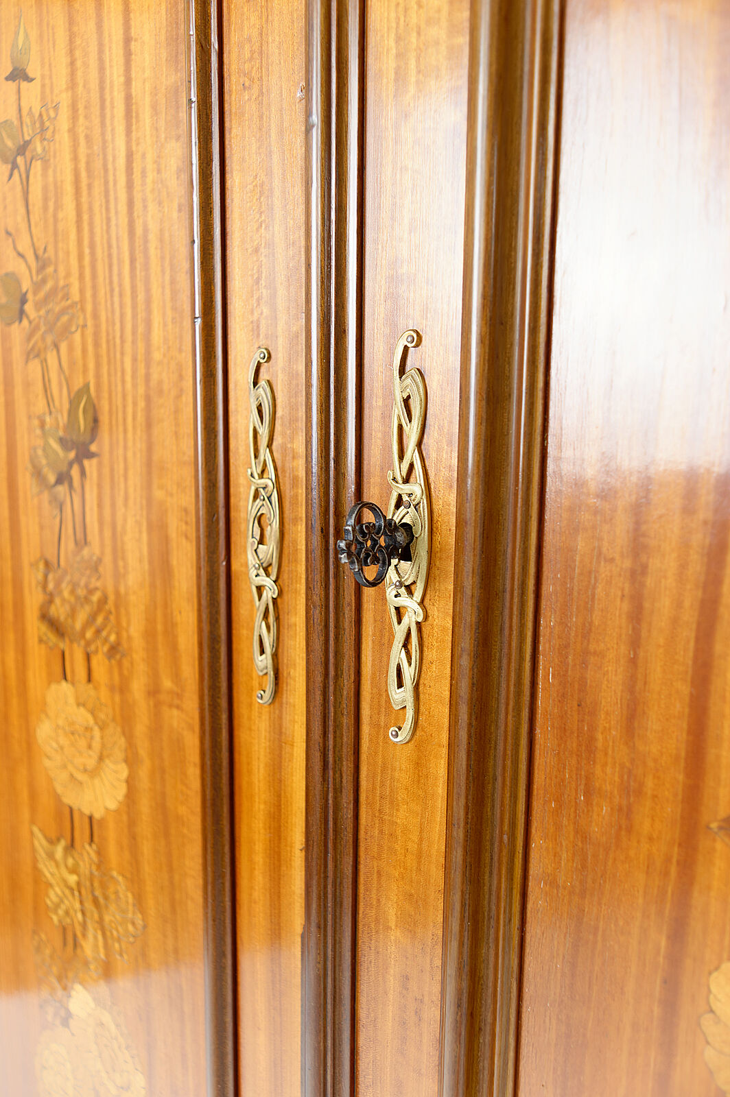 Mahogany inlaid Art Nouveau cabinet, France, circa 1900