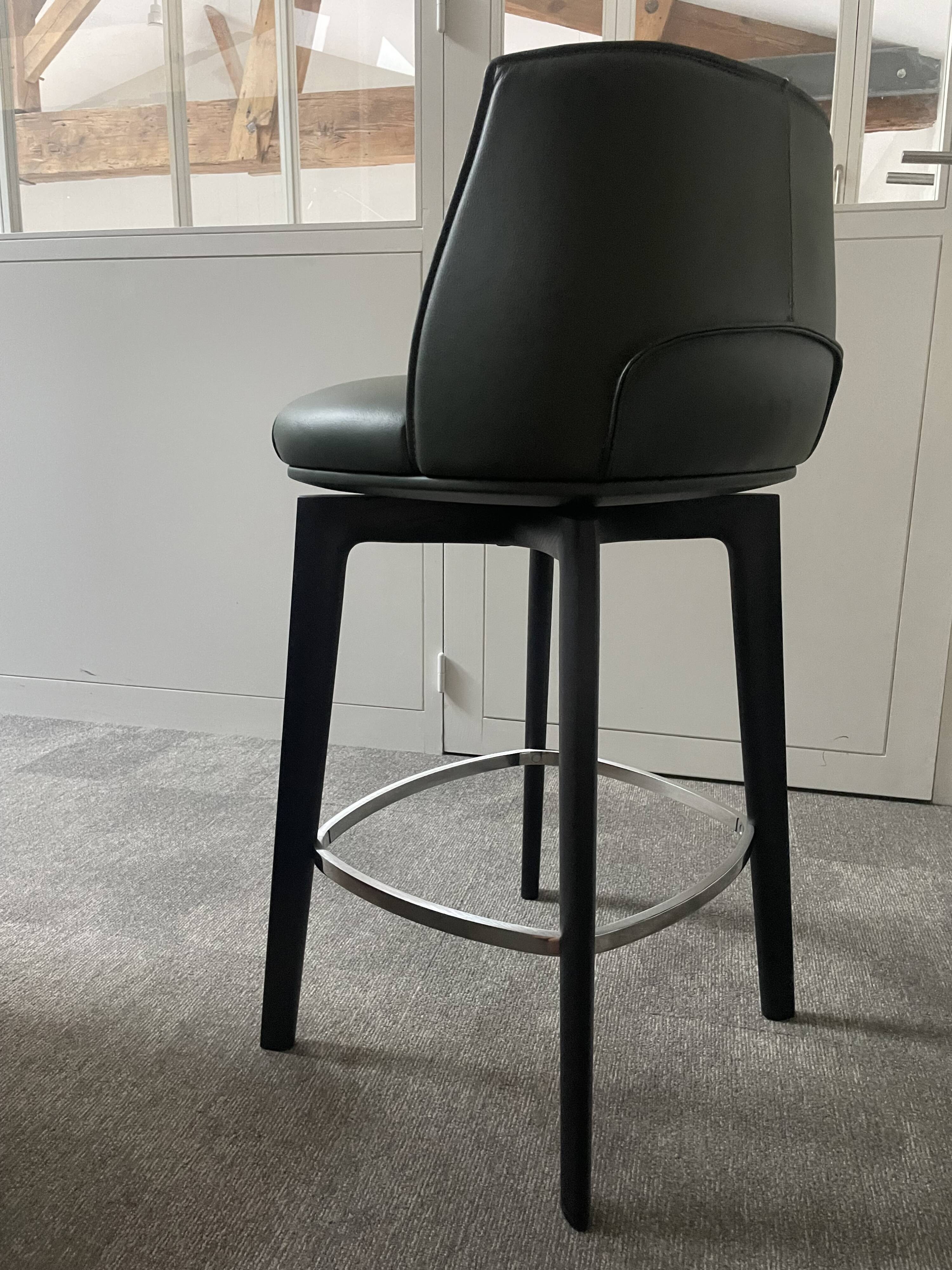 Set of 4 Archibald bar stools - Poltrona Frau - new