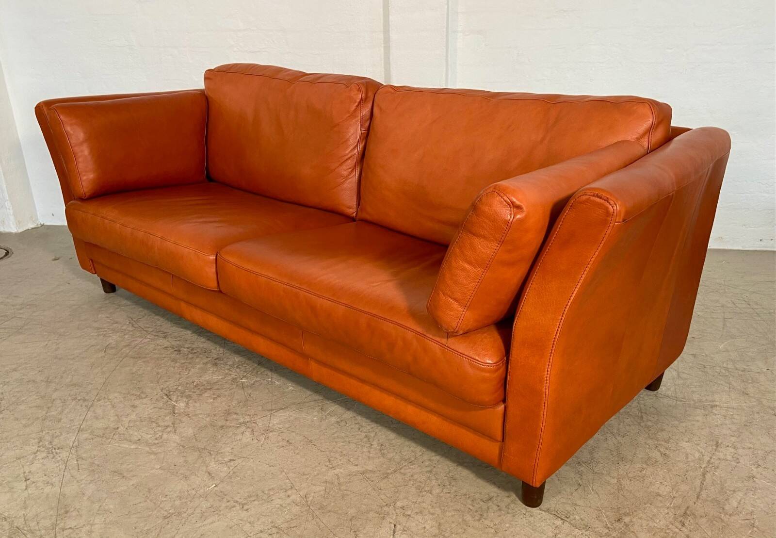 Canapé en cuir cognac vintage rétro pour 3 personnes danois