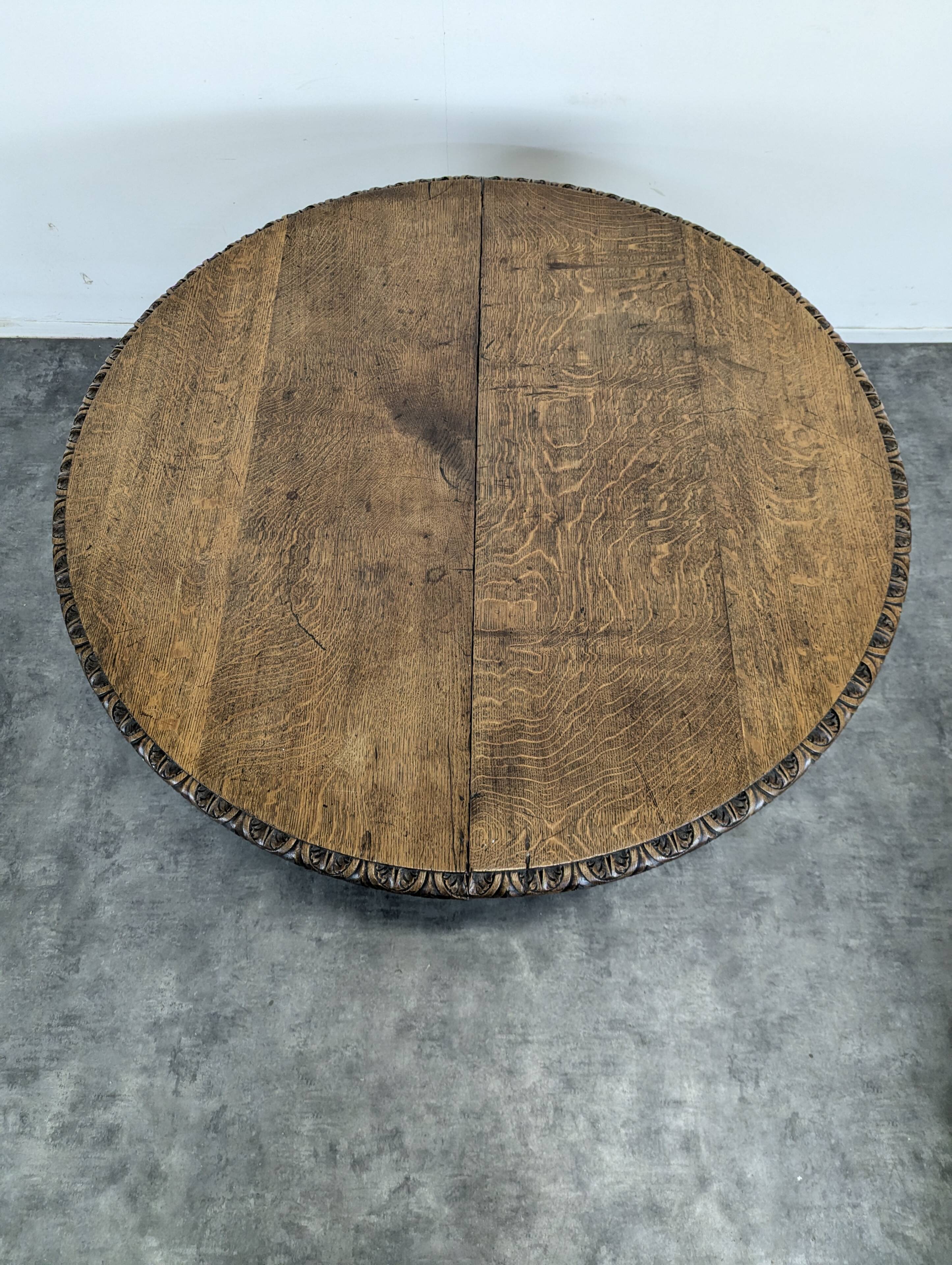 Renaissance-style gueridon with dragon heads in oak