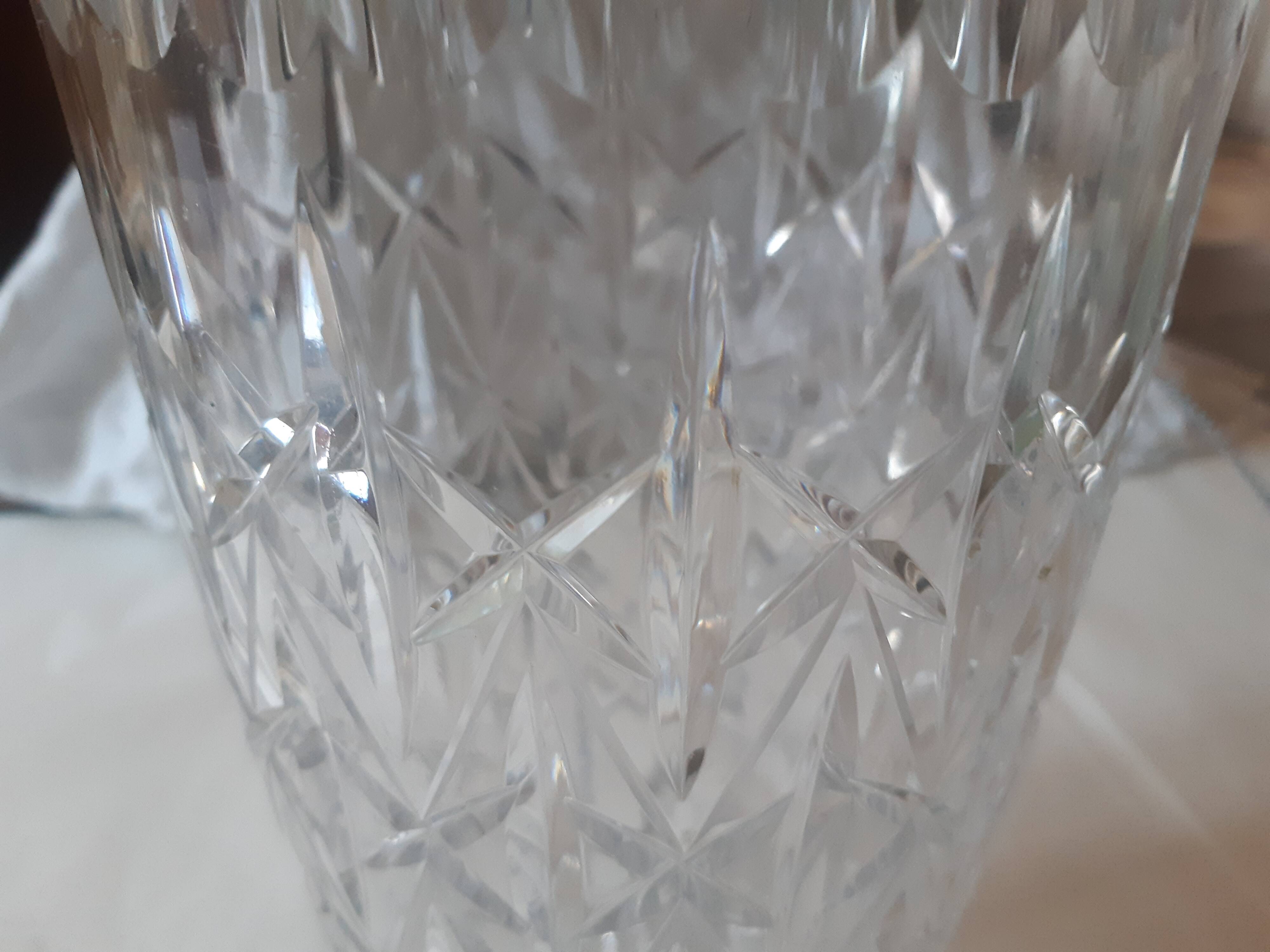 Grand vase en cristal ciselé
