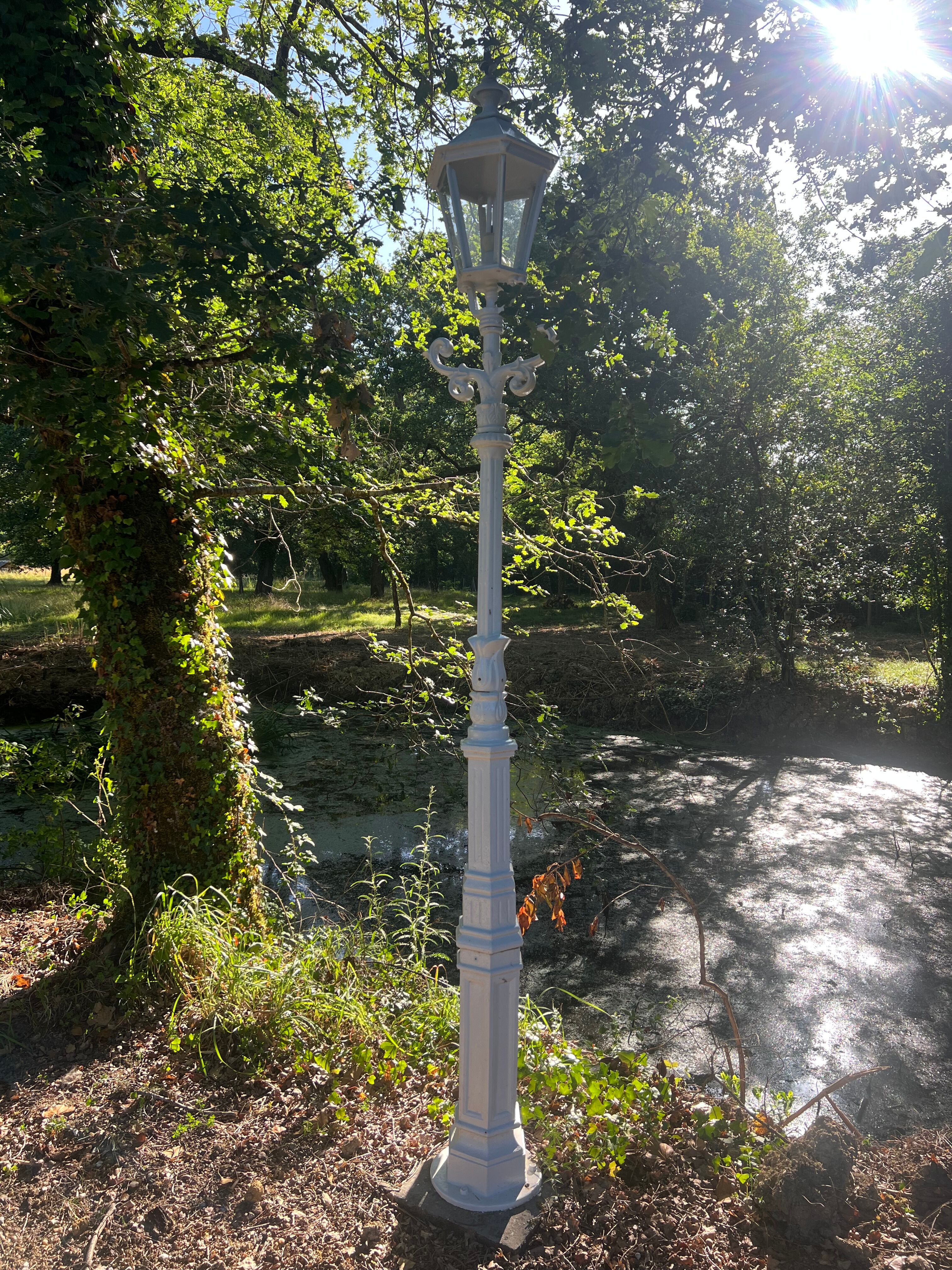 17 lampadaires en fonte