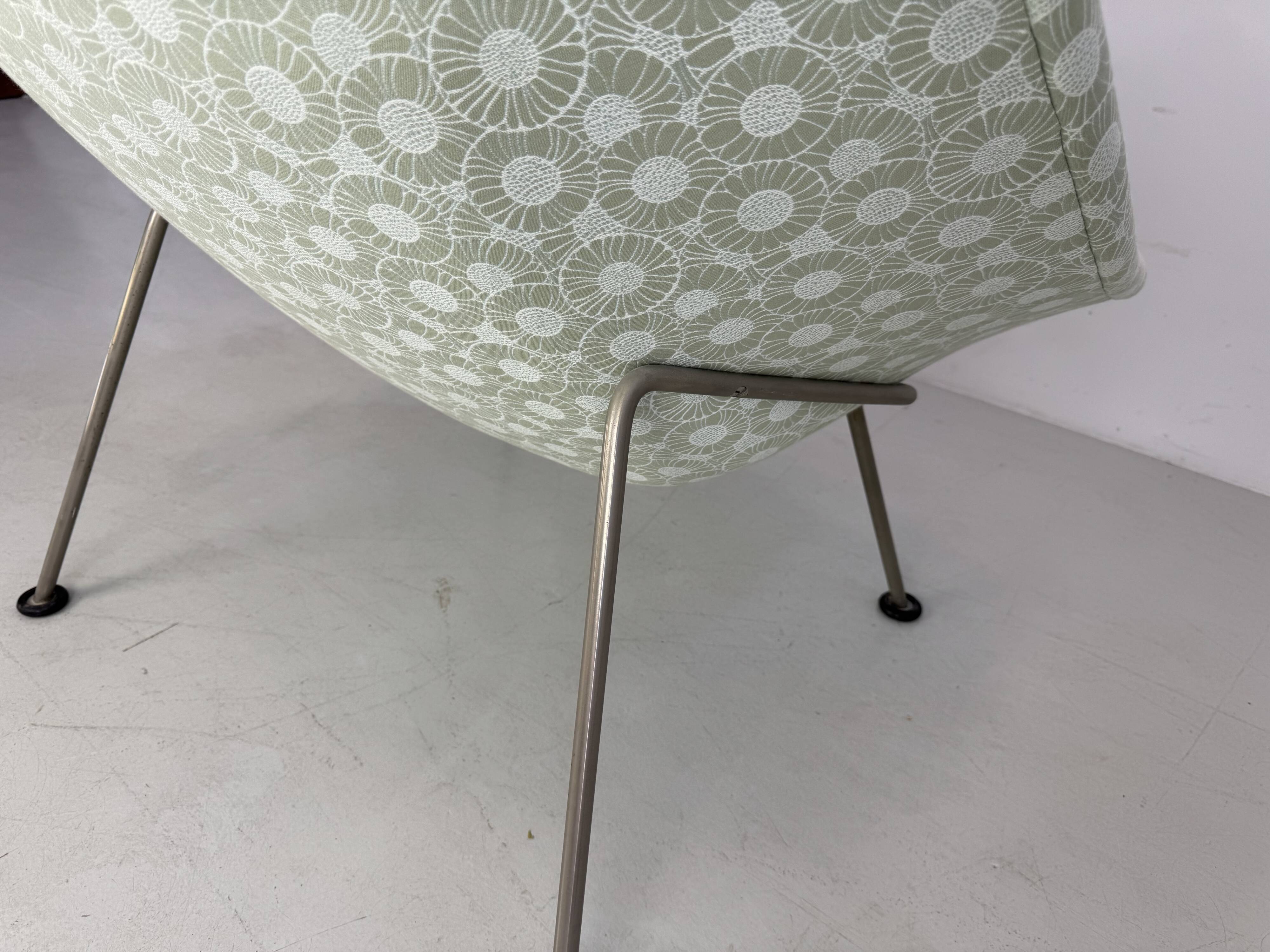 Artifort Chair "oyster by Pierre Paulin