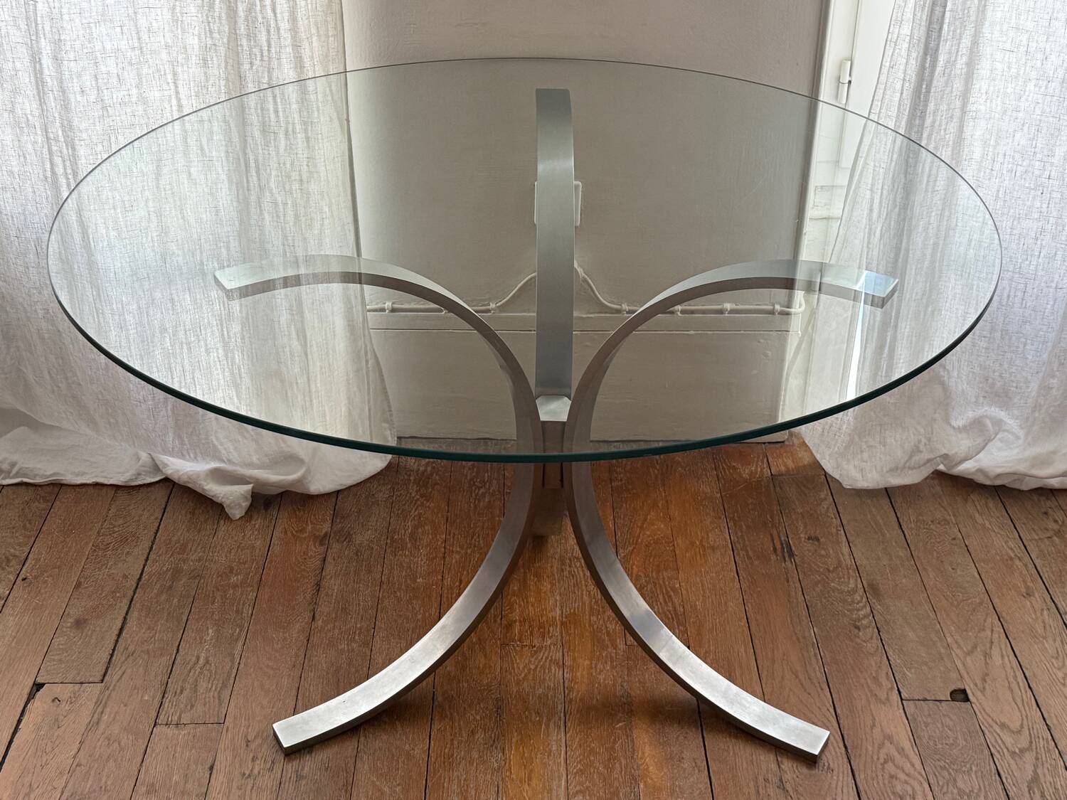 Table ronde en verre et acier, années 70