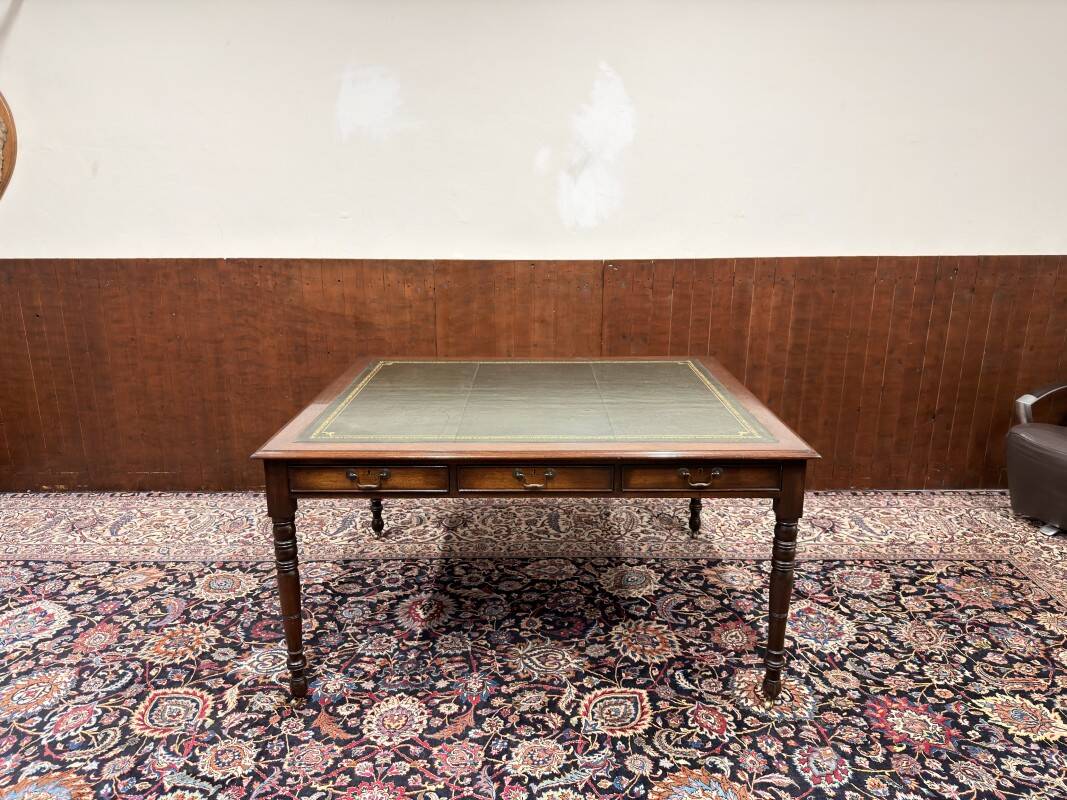 Bureau Chesterfield anglais ancien Partnerdesk