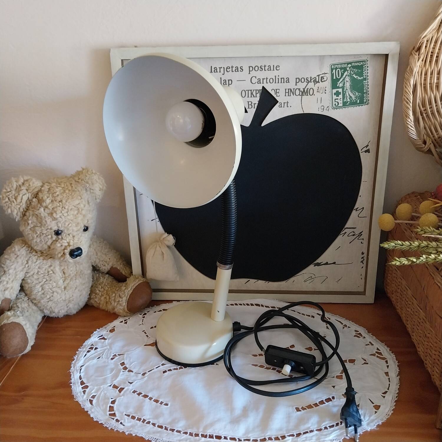 Vintage enamelled metal articulated desk lamp