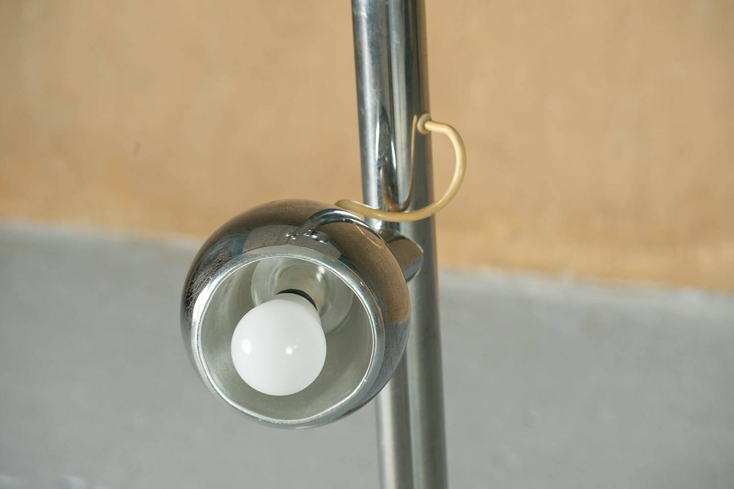 Floor lamp in aluminium with magnetic bulbs, Italy 1970s