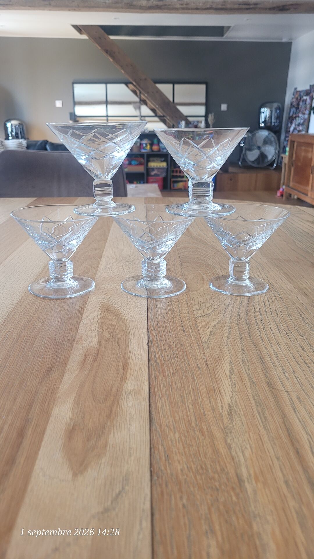 5 coupes à champagne en verre taillé
