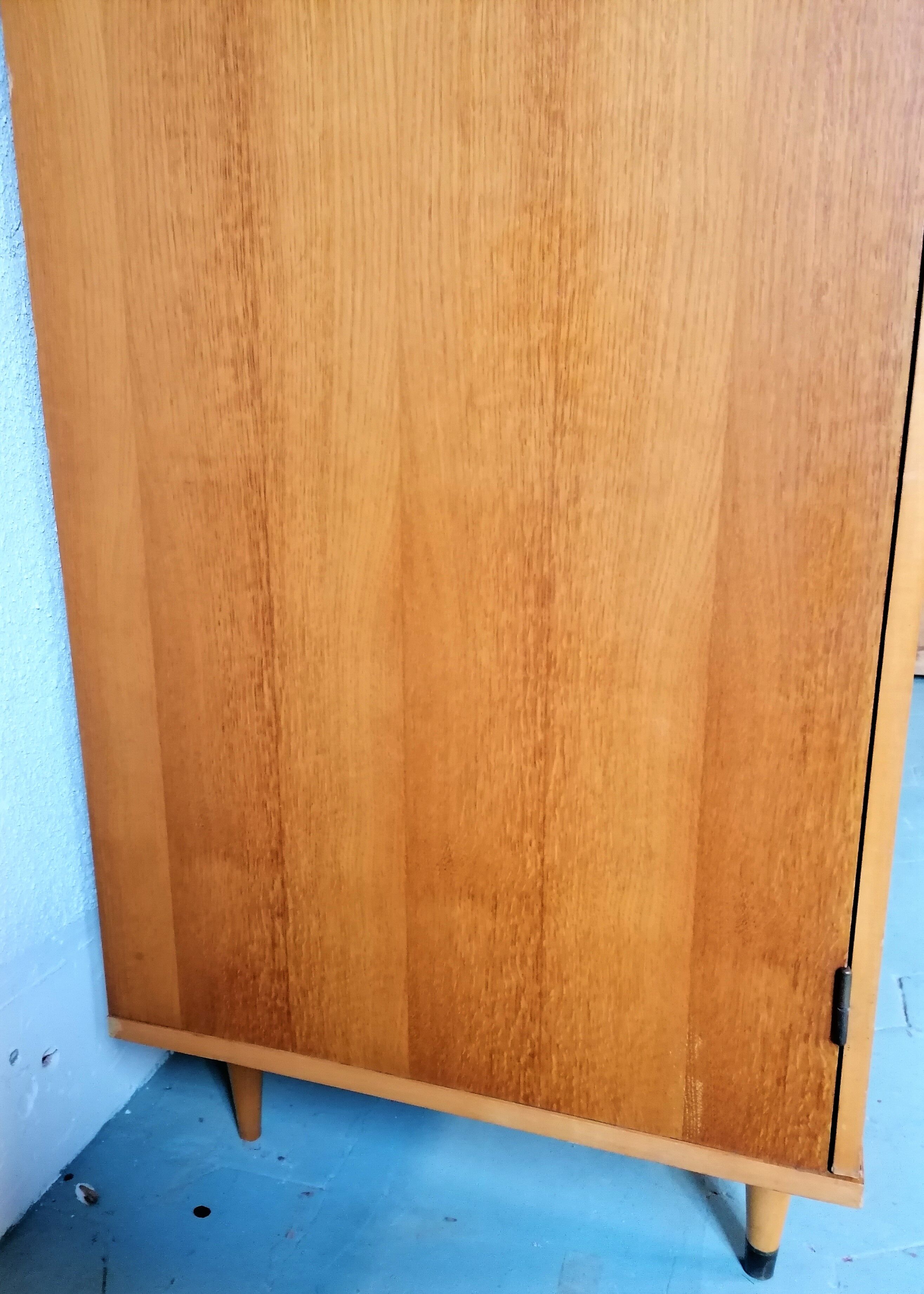 Armoire vintage