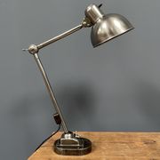 Lampe de table d’atelier Kaiser idell modèle 6726 polie des années 1930