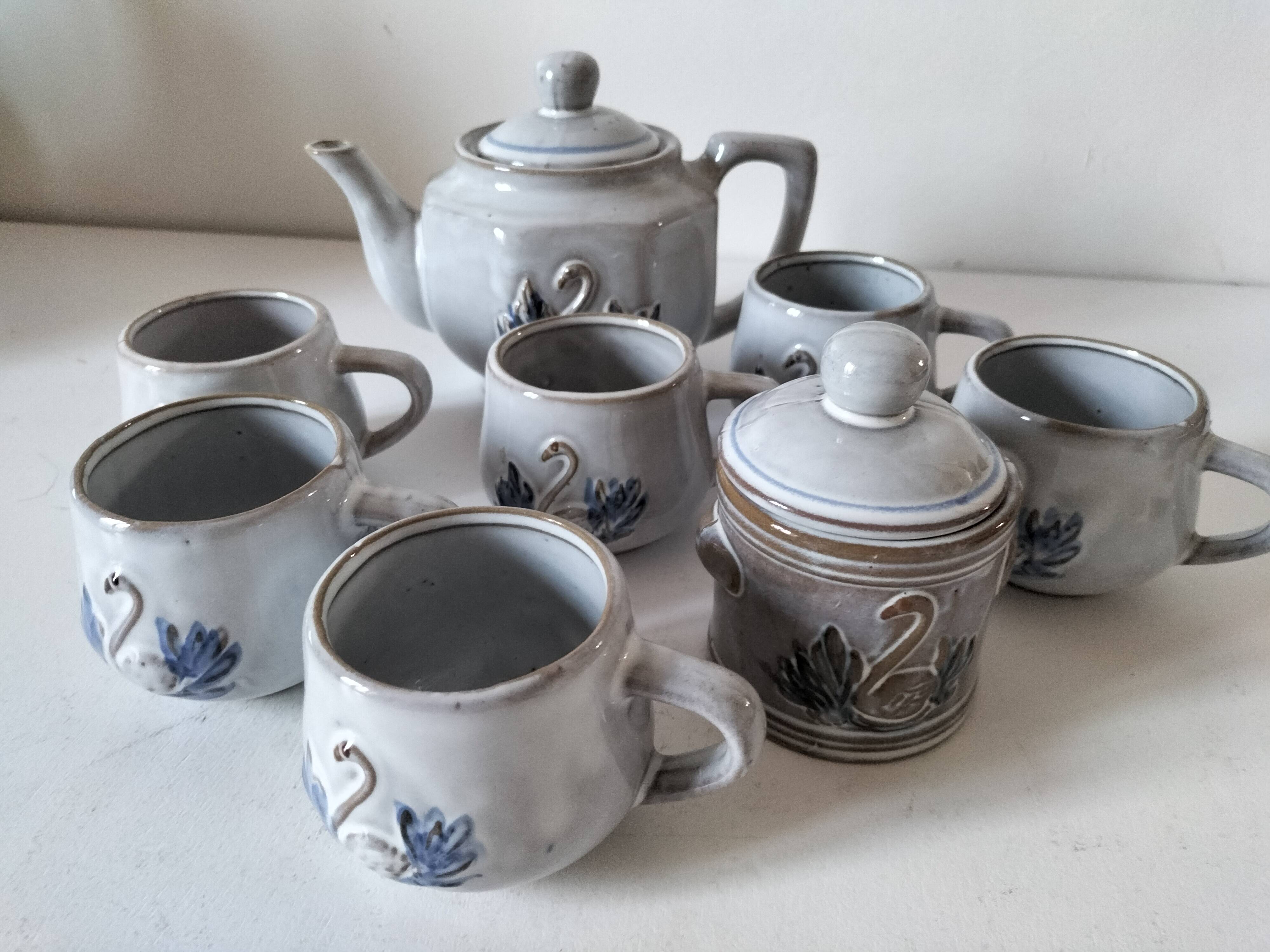 Stoneware tea set with swan decor – Hygge & Lagom spirit