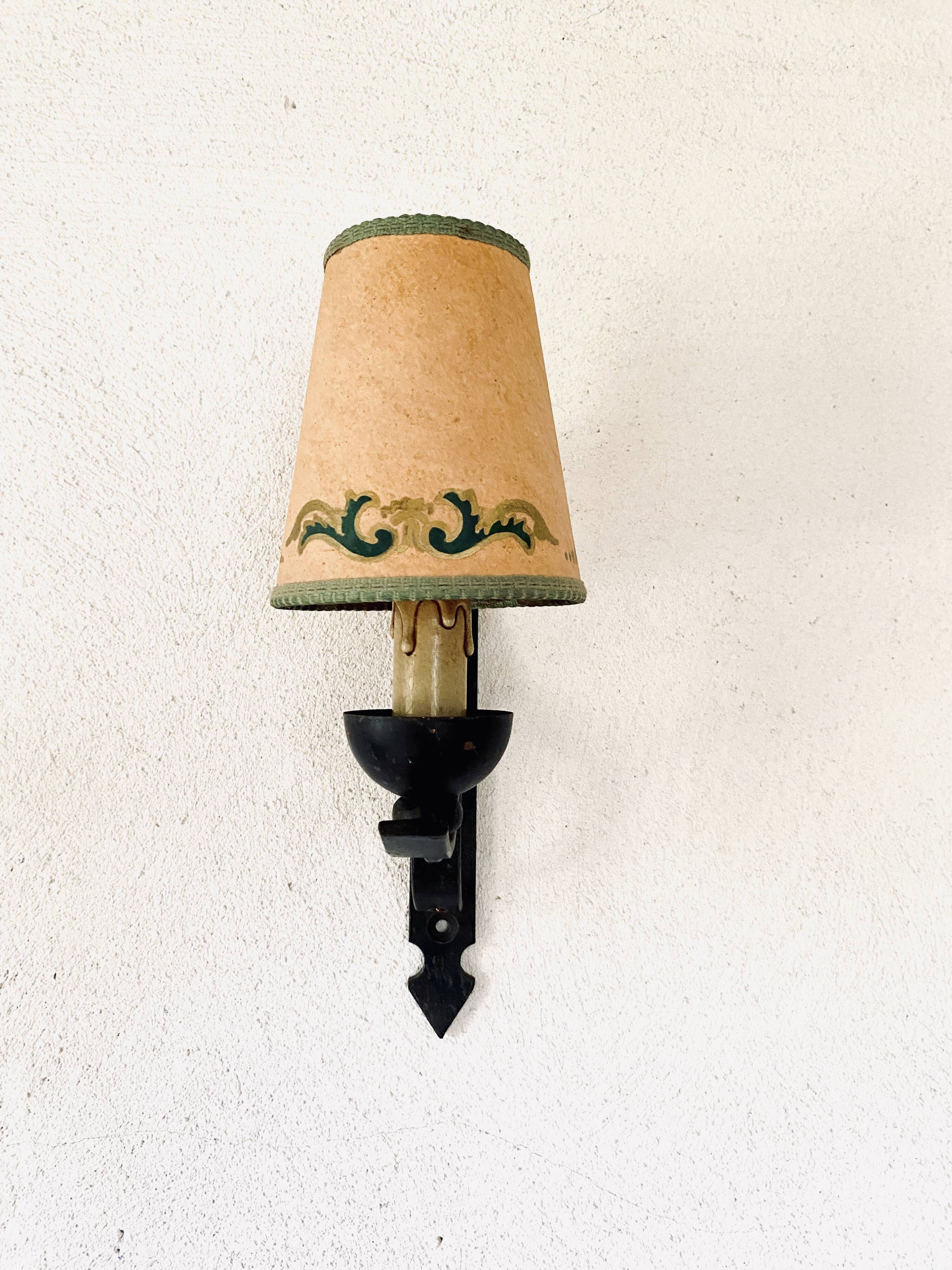 Wrought iron wall light, fabric cable