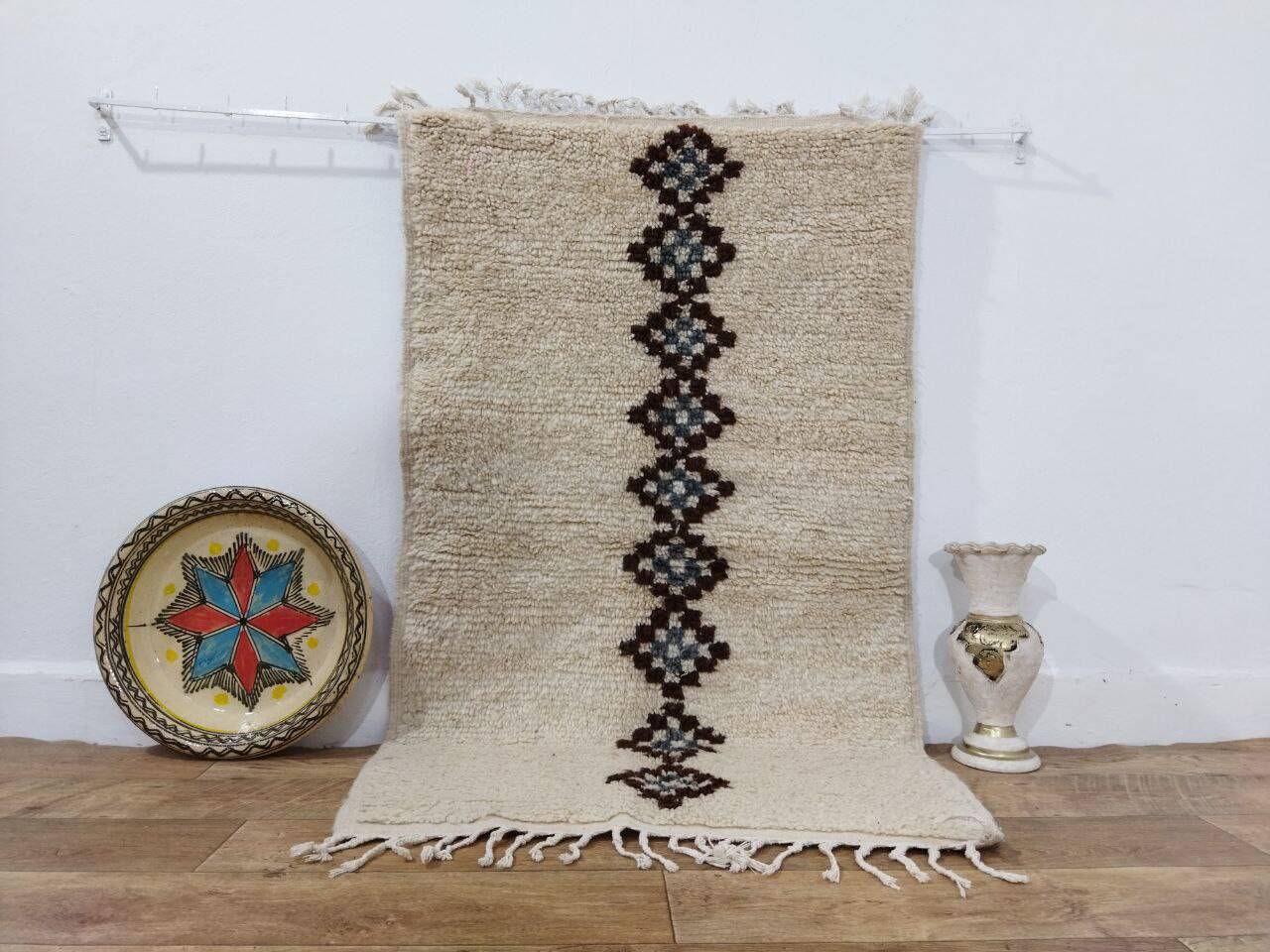Handmade wool Berber rug 138 x 82 cm