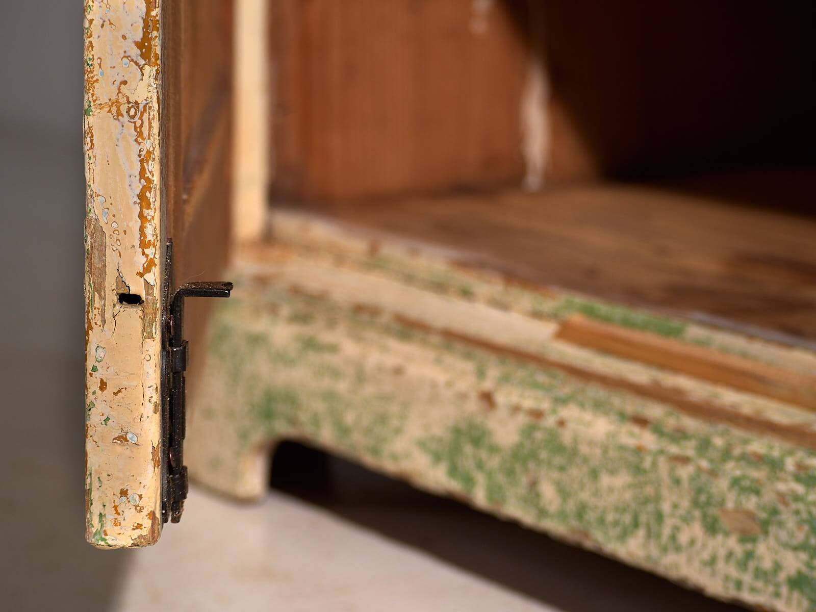 Antique bedroom chest of drawers with green tones (c.1920) #8