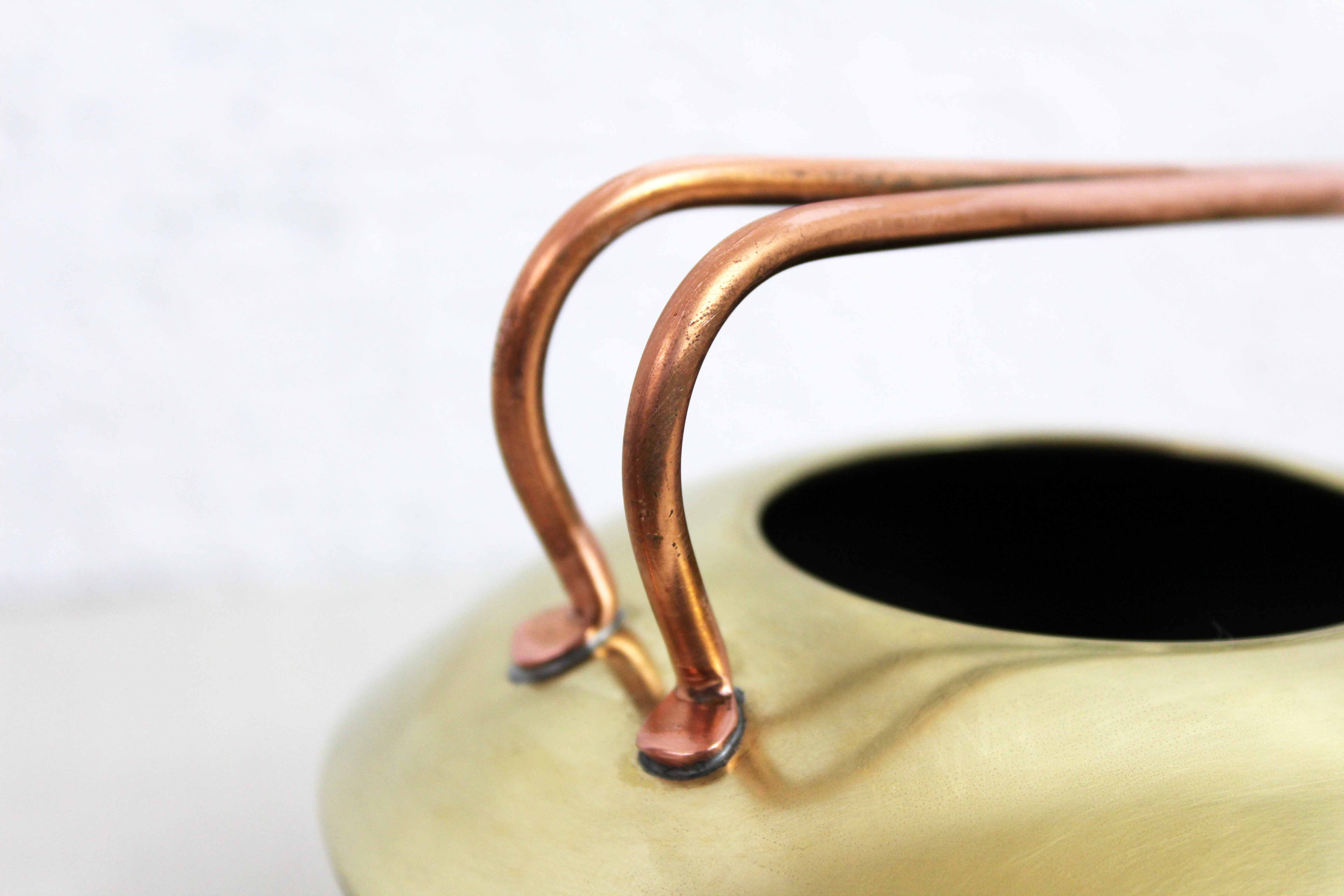 Watering can in brass and copper