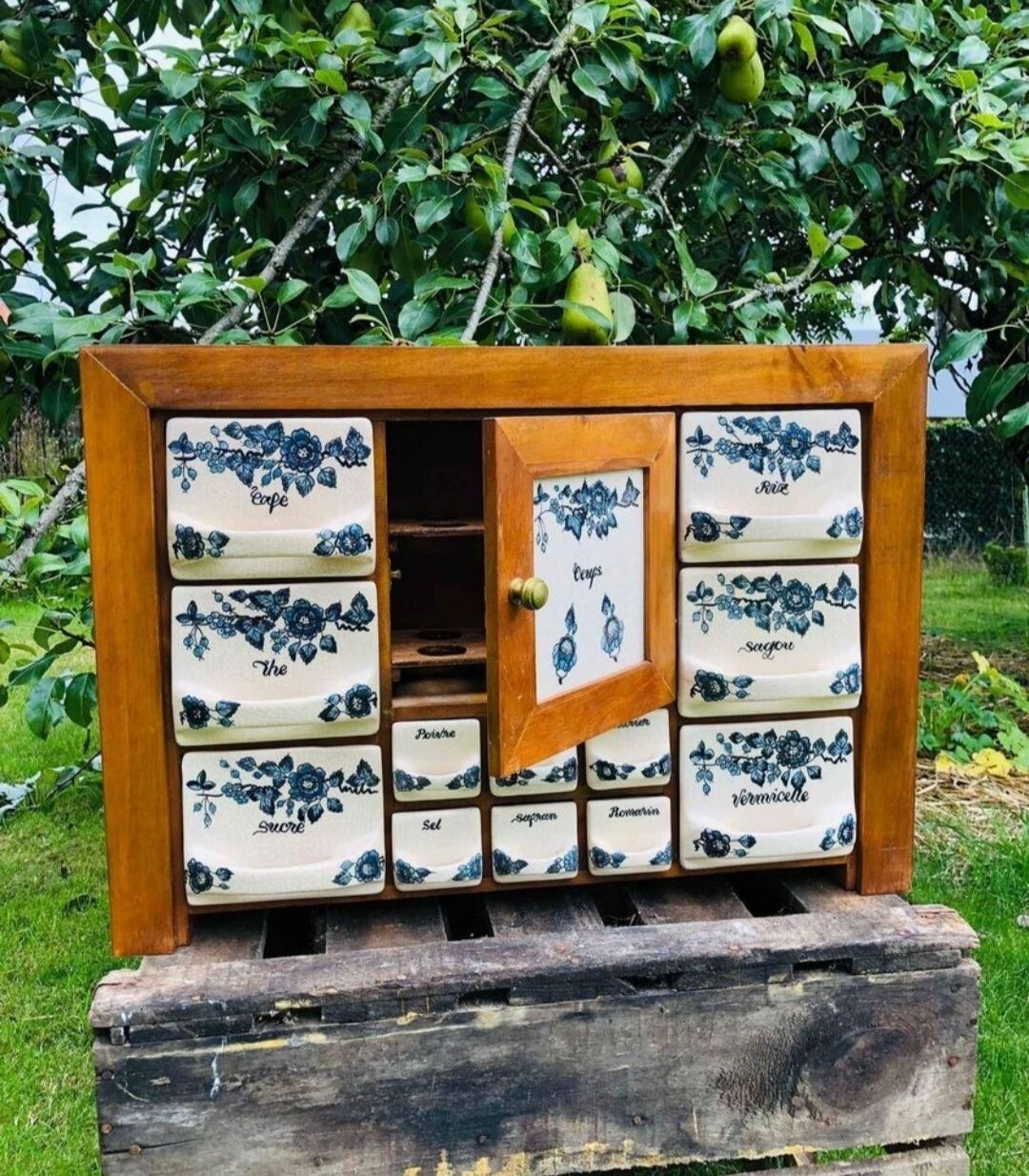 Spice cabinet