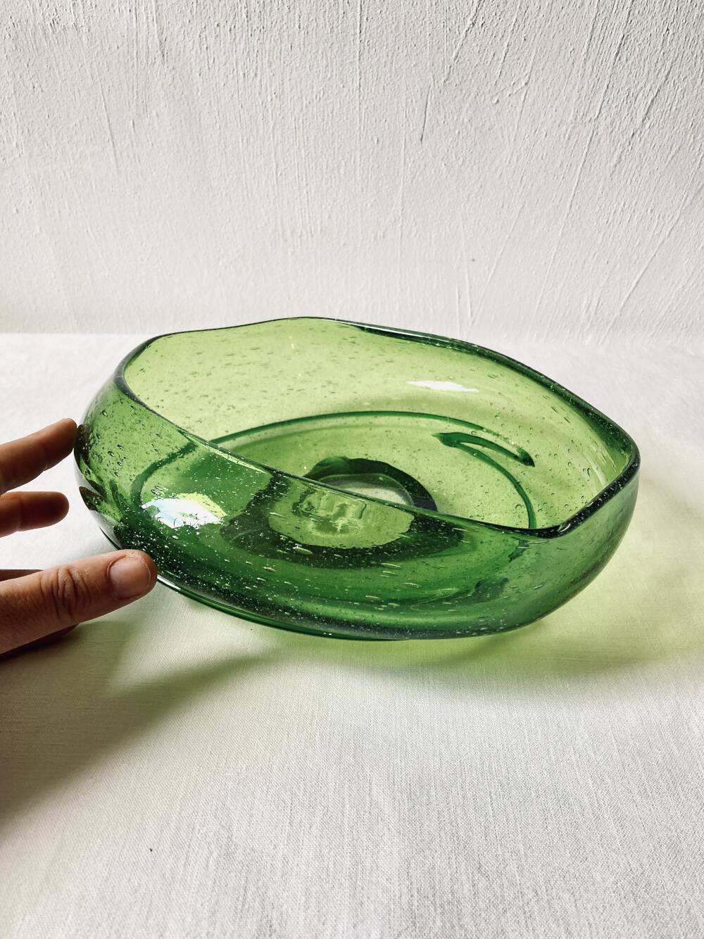 Coupe creuse en verre bullé soufflé, fabrication artisanale