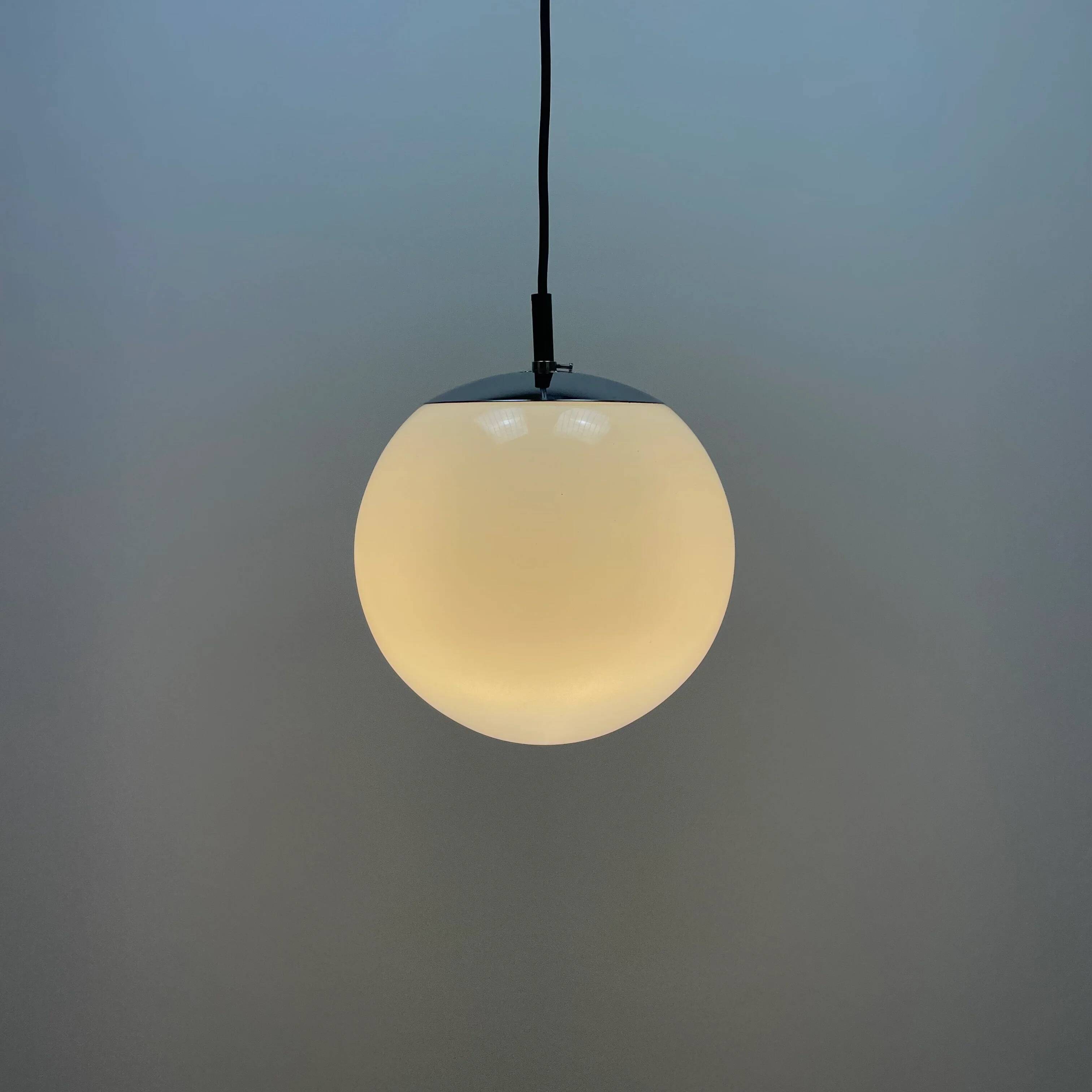 Suspension globe cascade MIST by RAAK Amsterdam 'Morning Mist', pendant lamp, 1970