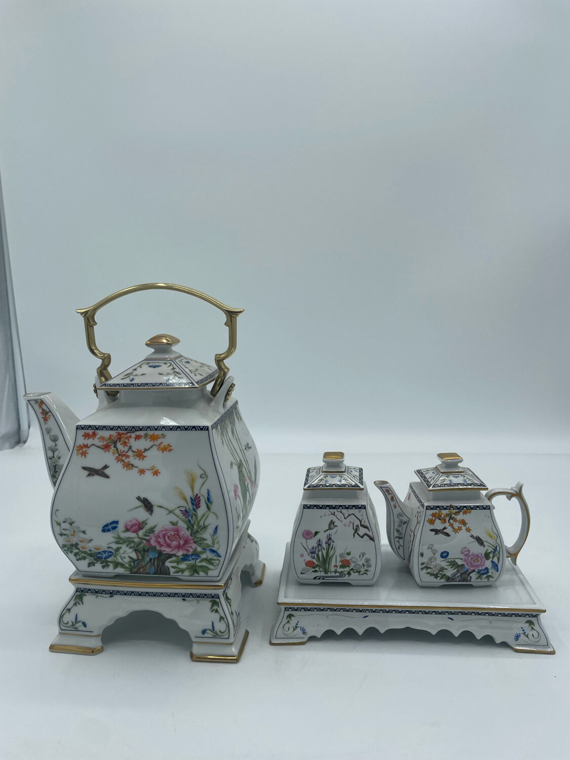 Franklin Mint teapot, sugar bowl and small cream jug, porcelain 1986