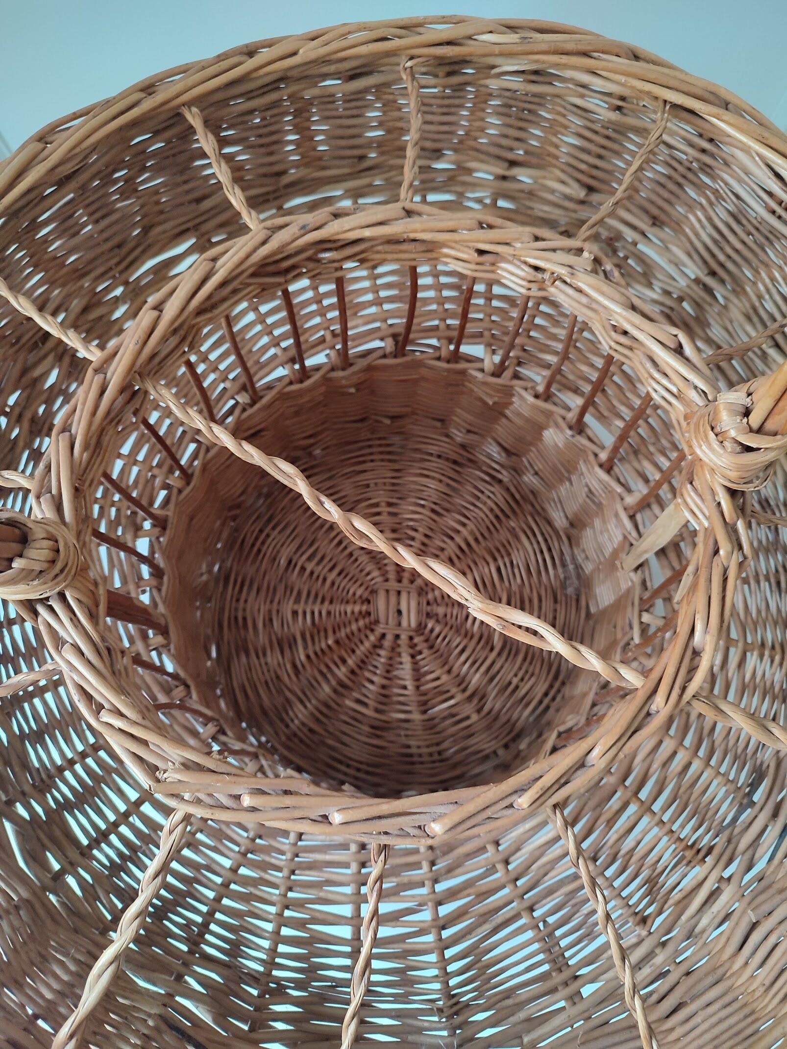 Vintage Wicker Portable Bar