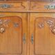 Buffet Art Nouveau en acajou sculpté et vitraux, vers 1900