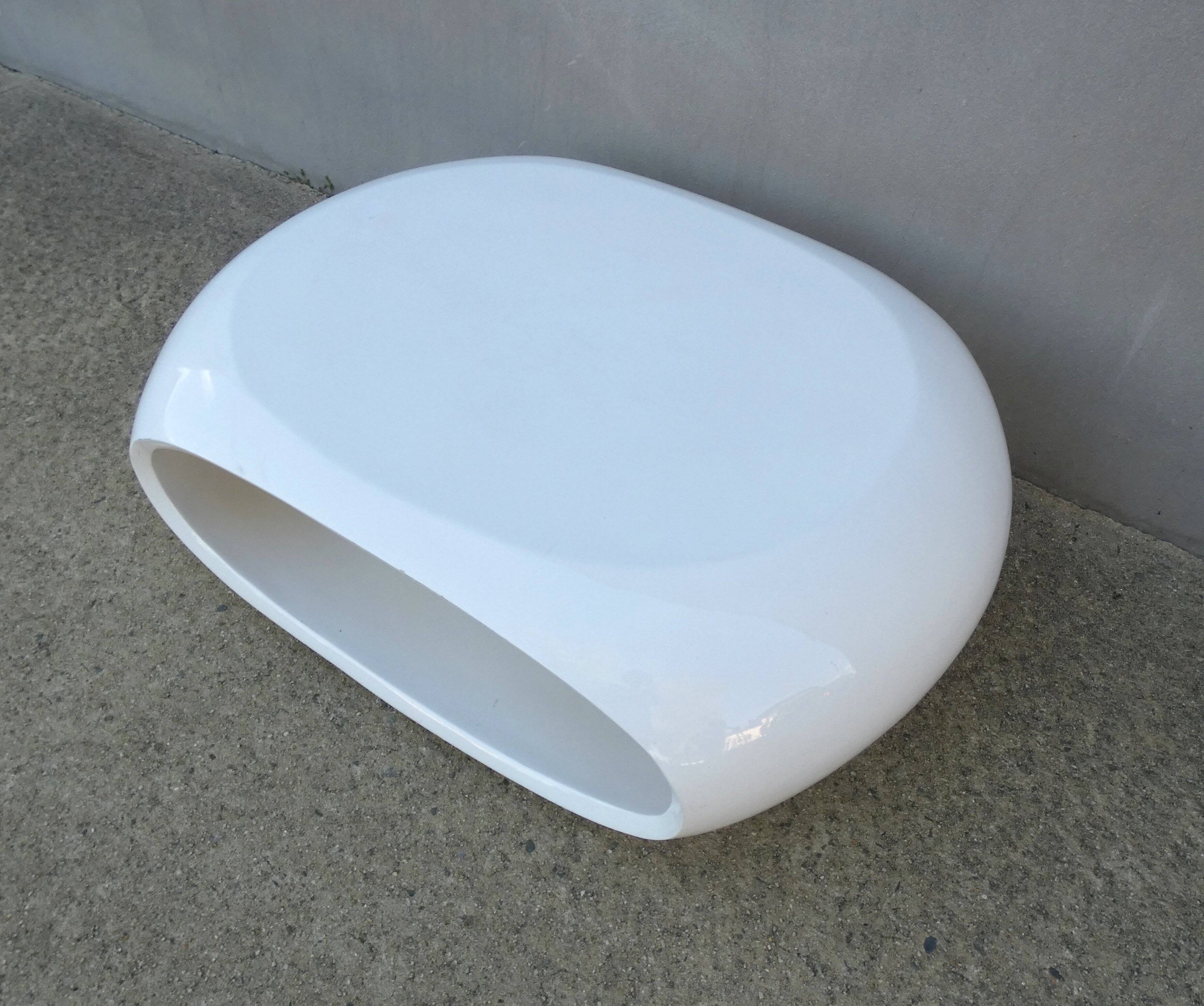 Table basse laquée blanche design Space Age forme libre vintage