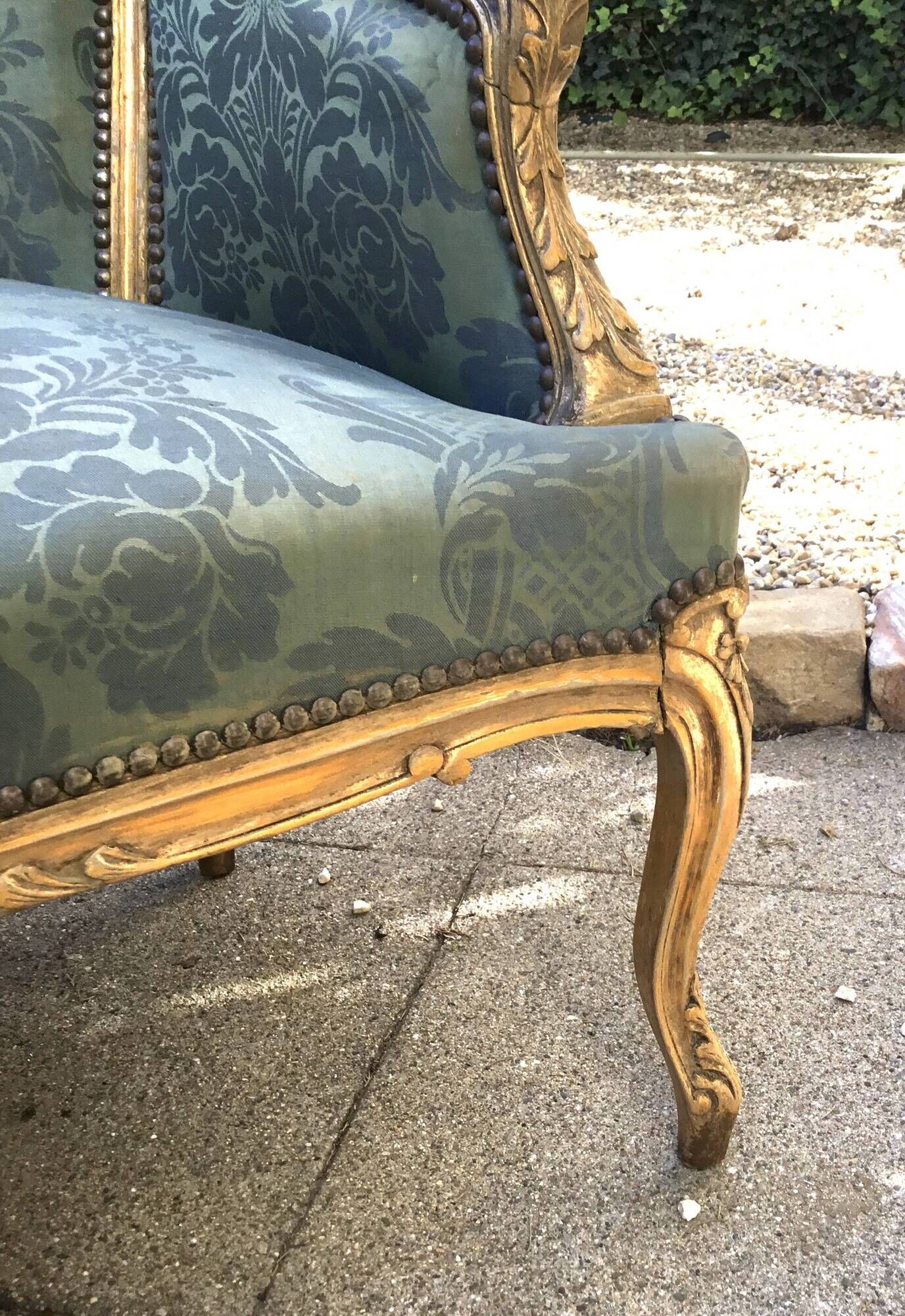 Wooden canapé, natural, formerly gilded in the Louis XV style.