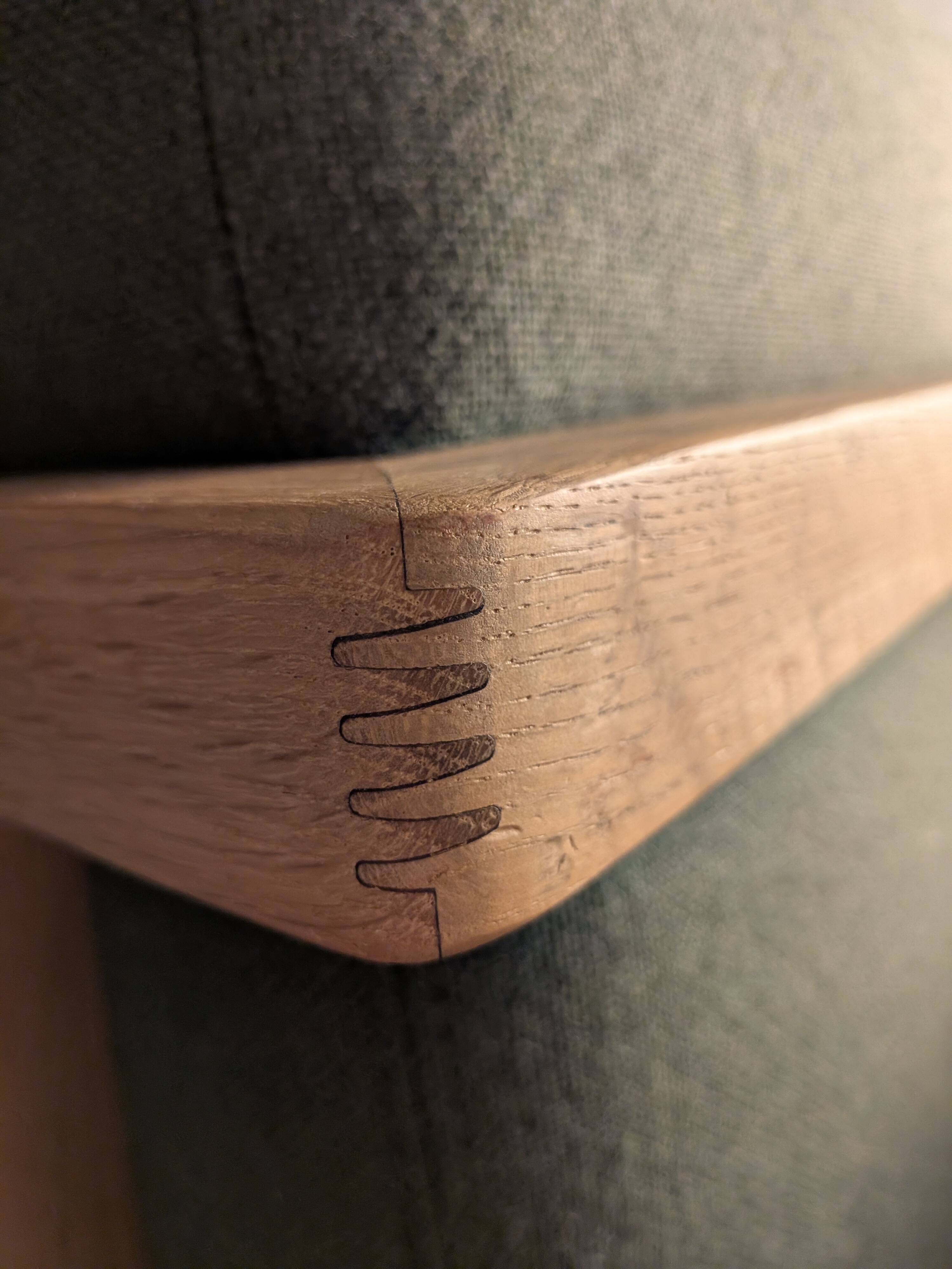 Two-seater canapé in solid oak and patterned fabric - Cobbelwood model