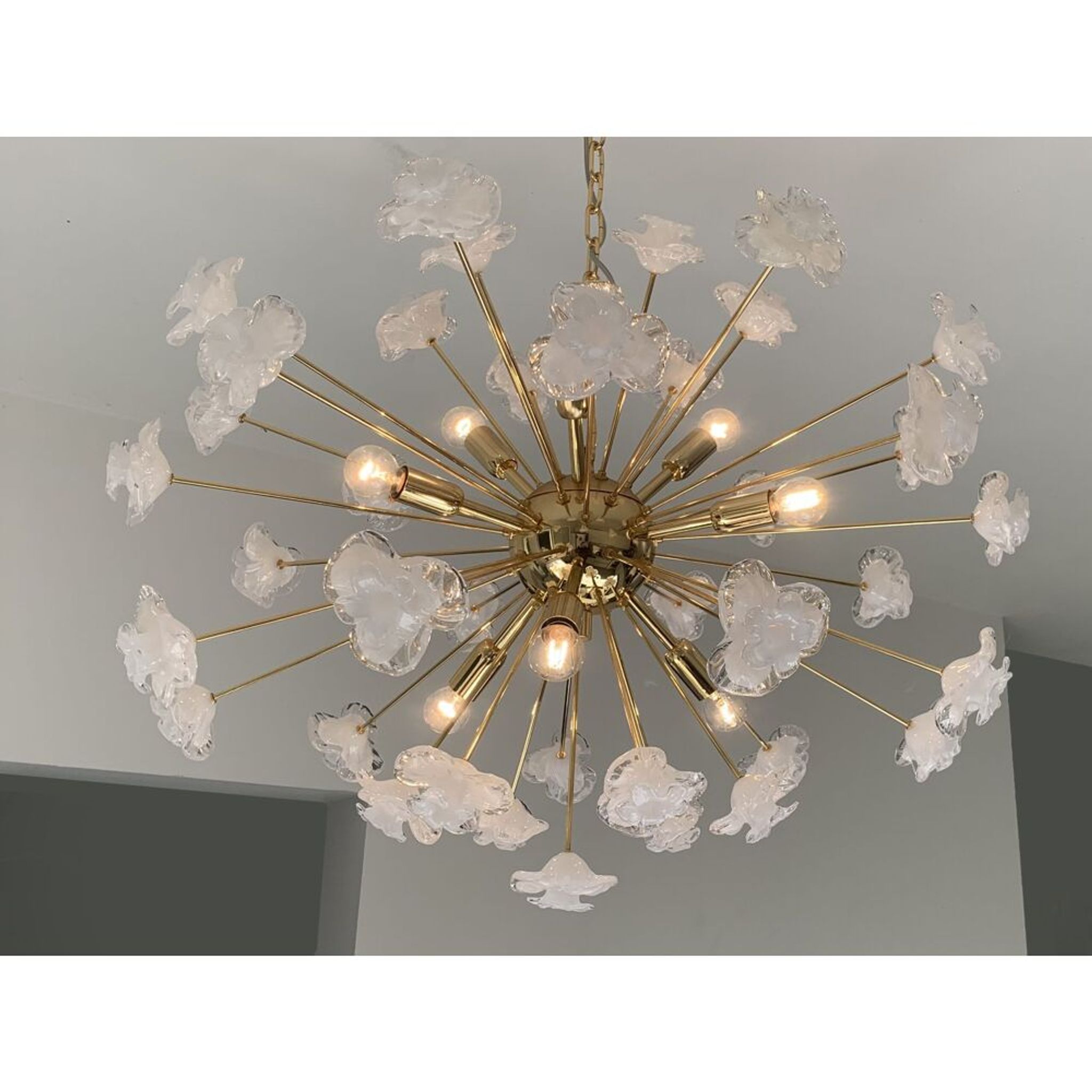 Lustre fleurs blanches murano verre spoutnik ovale en or