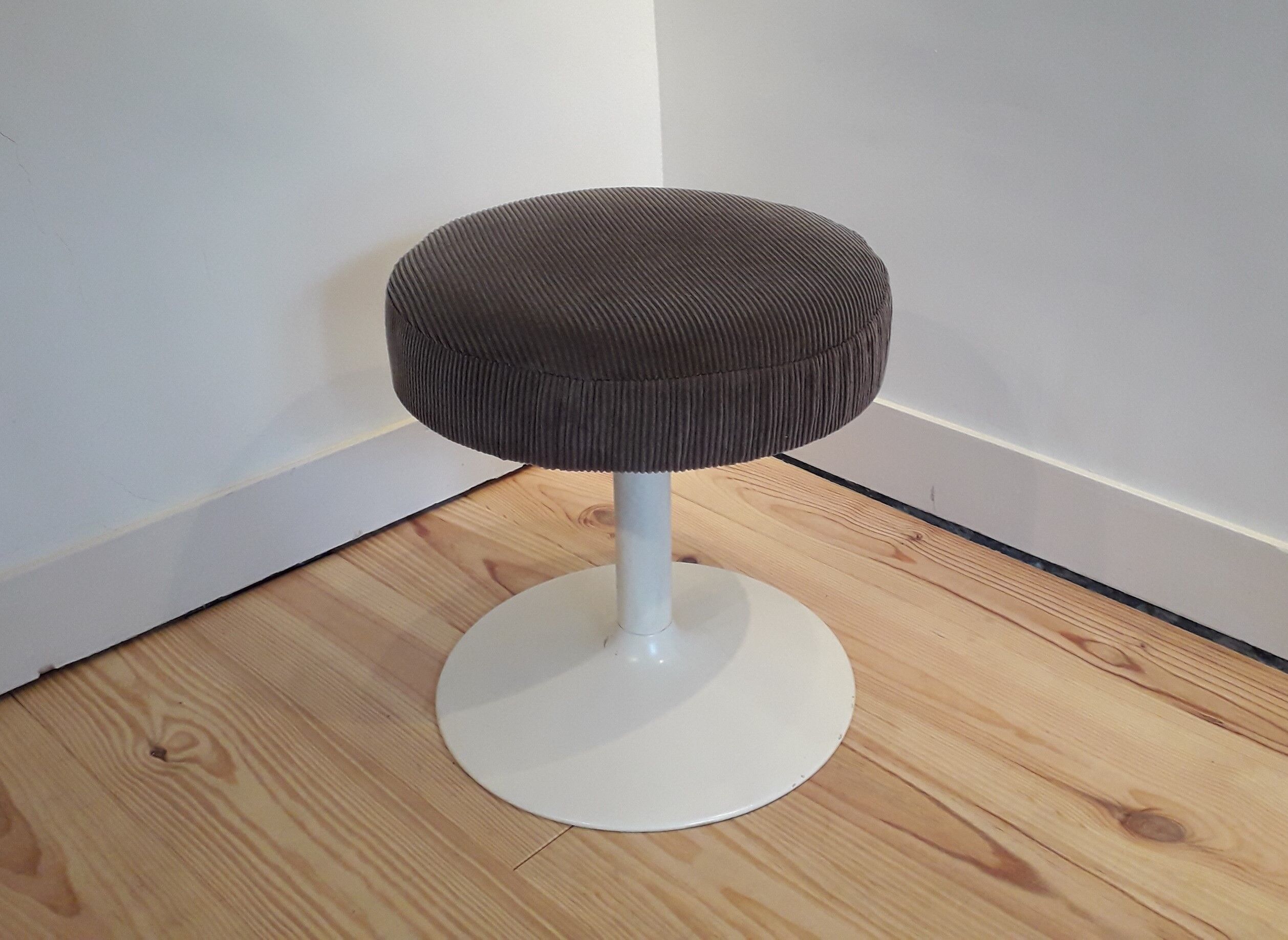 Vintage tulip foot stool