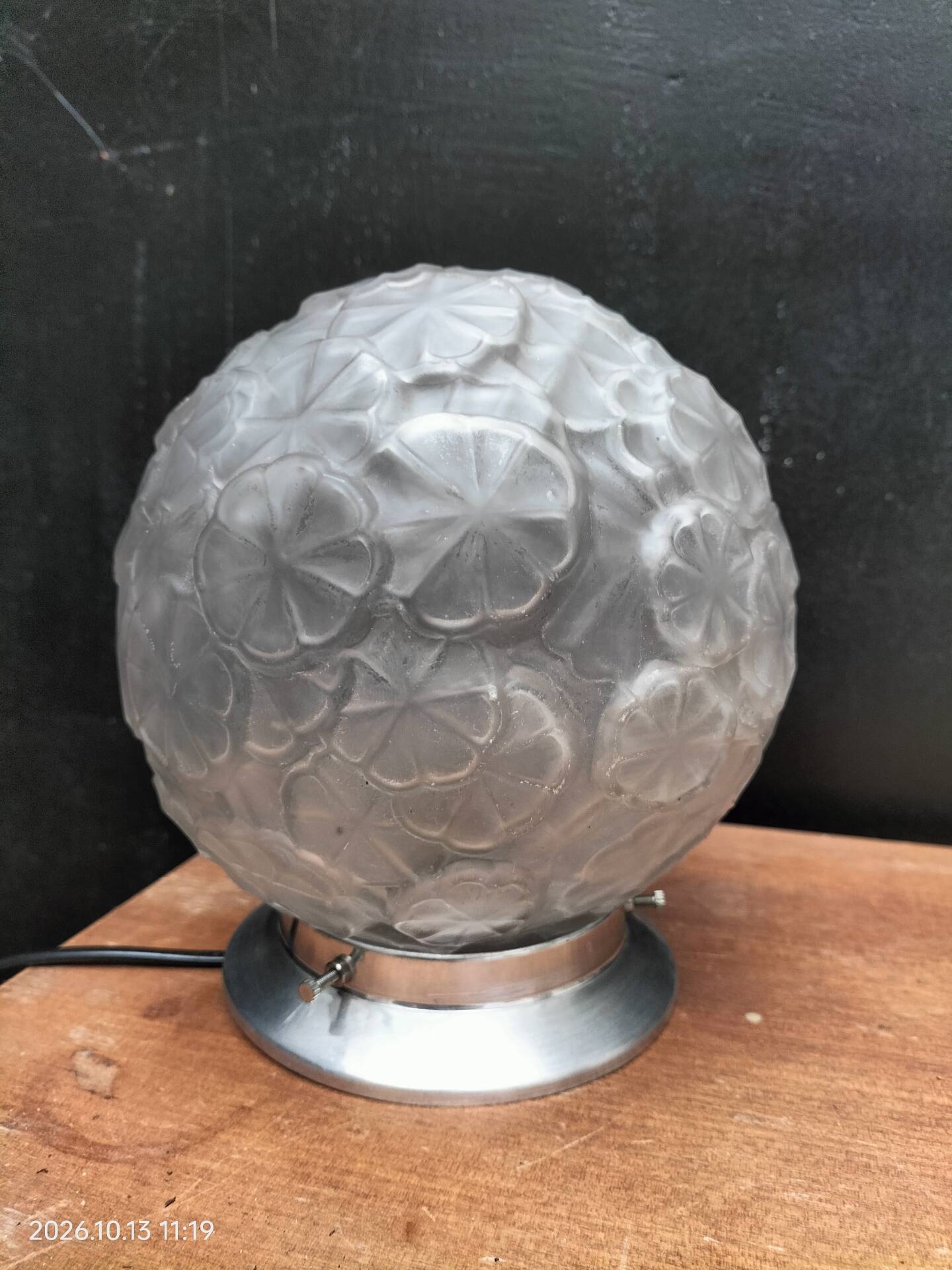 Ball ceiling light