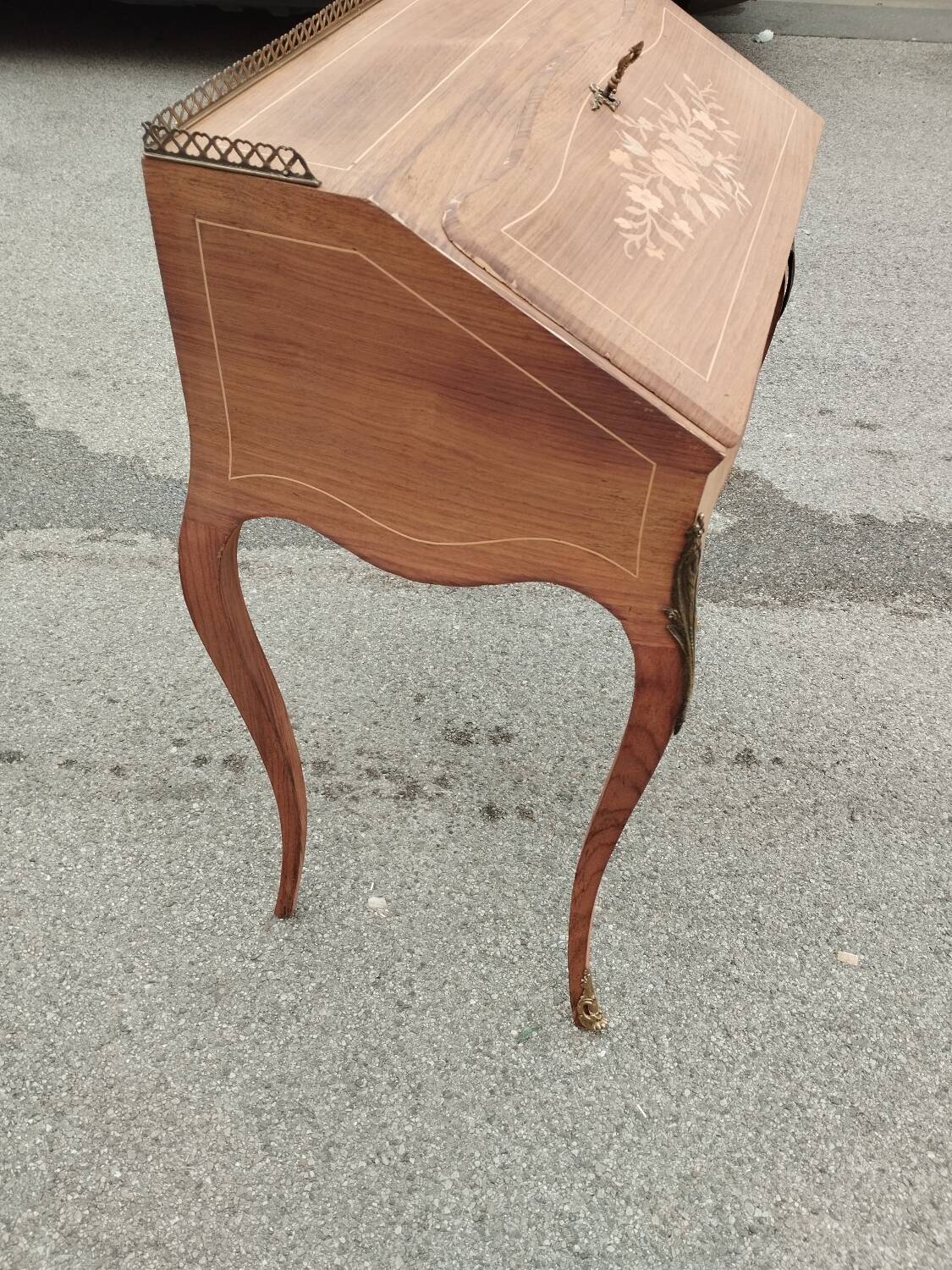 Bureau ancien en marqueterie style Louis XV