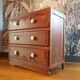 Commode vintage à fleurs