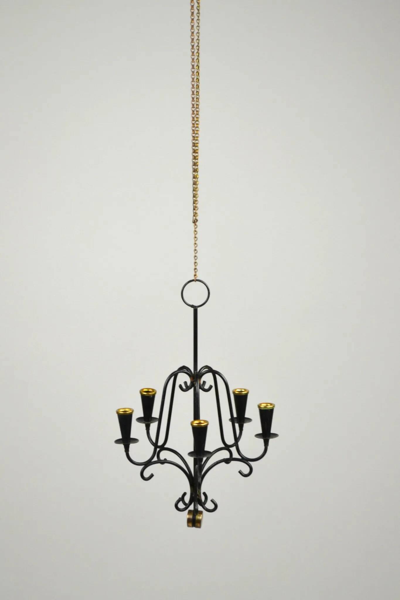 Chandelier en métal peint en noir avec des détails en cuivre – Gunnar Ander pour Ystad-Metall, Suède, années 1950