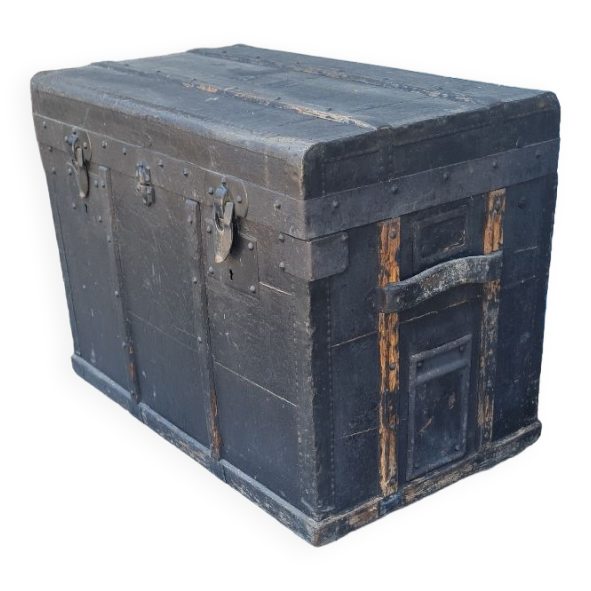 Old trunk lavolaille Paris