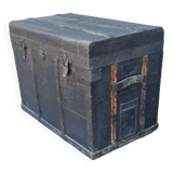 Old trunk lavolaille Paris