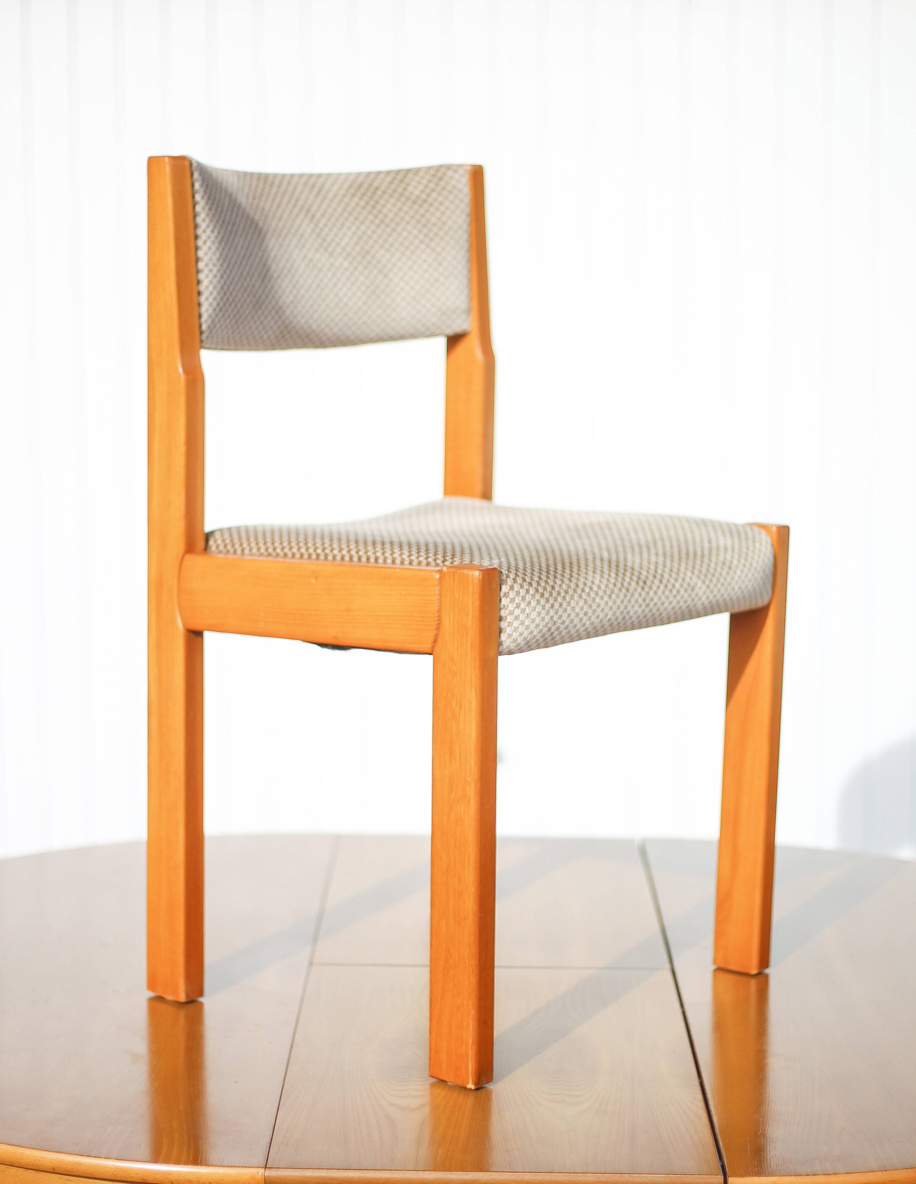 Table ronde bois et ses 4 chaises Self, table à manger, meuble de salon