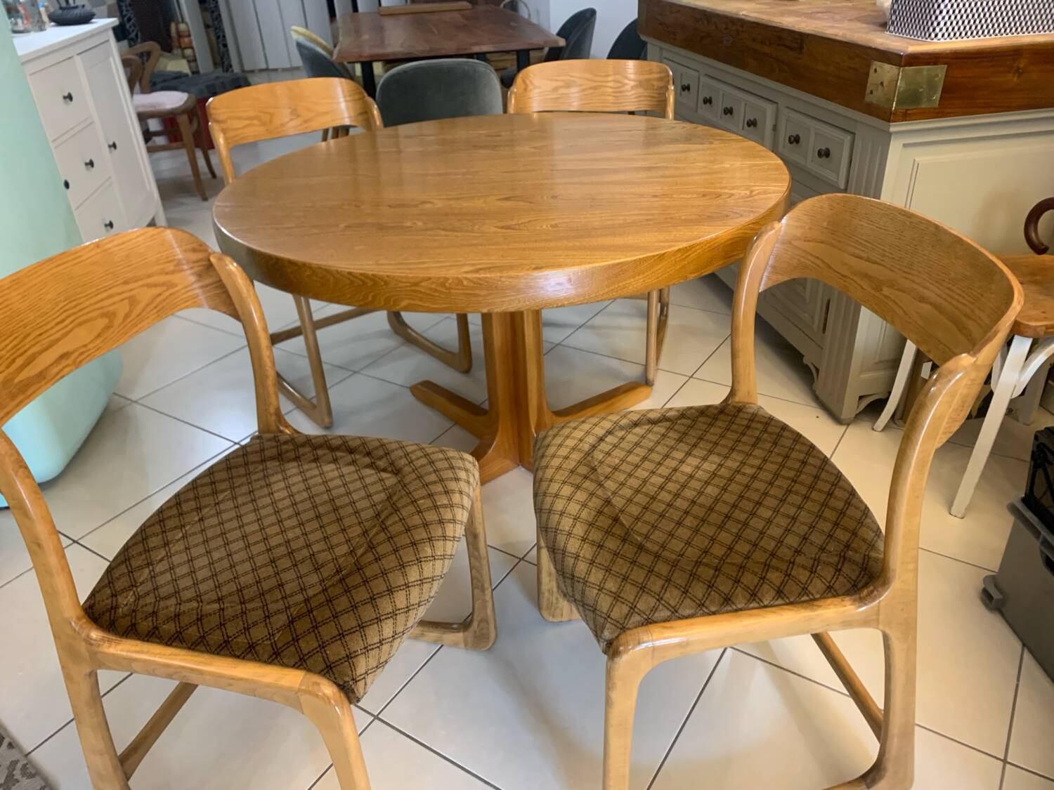 Baumann table and chairs
