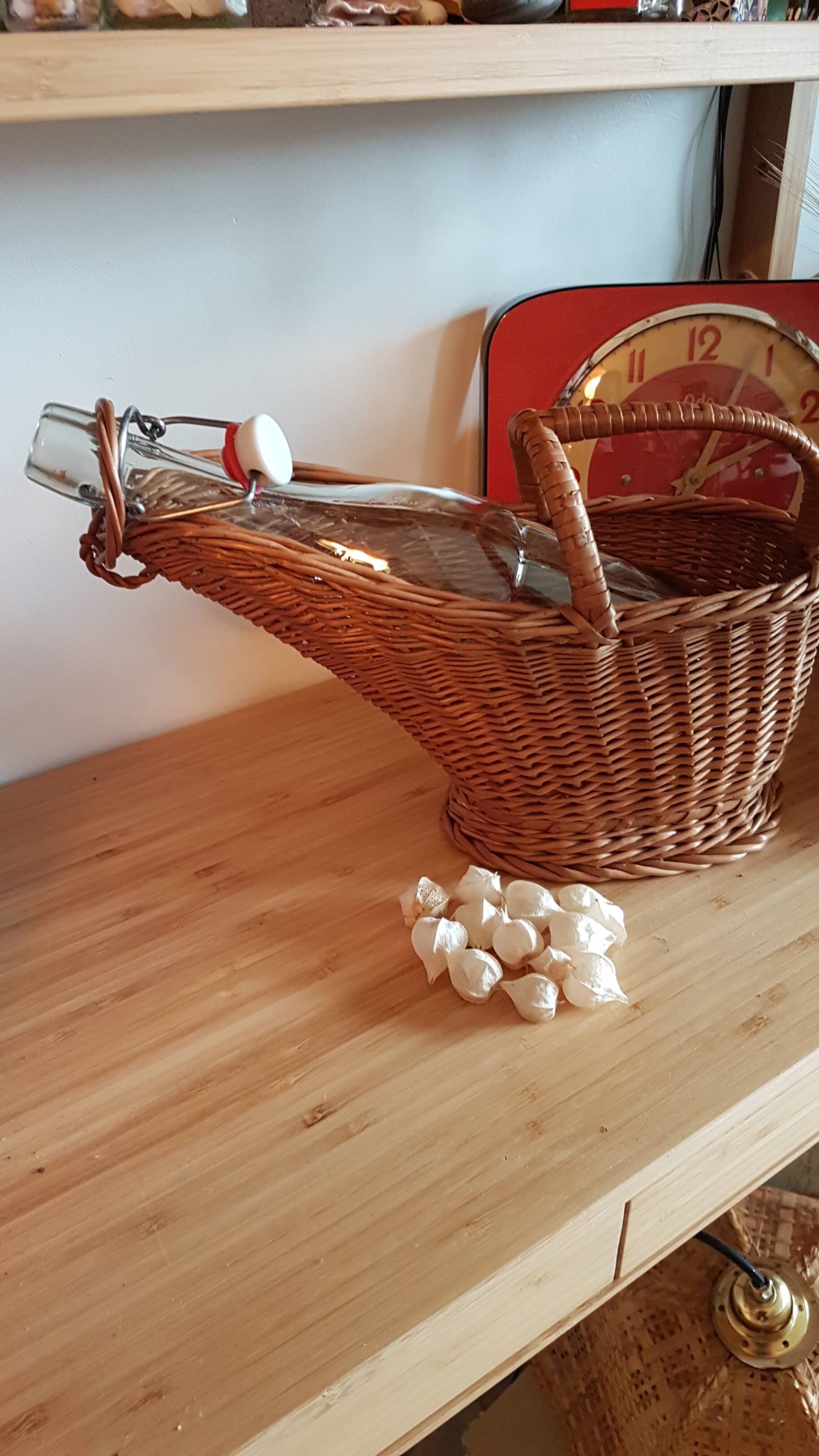 Rattan bottle holder