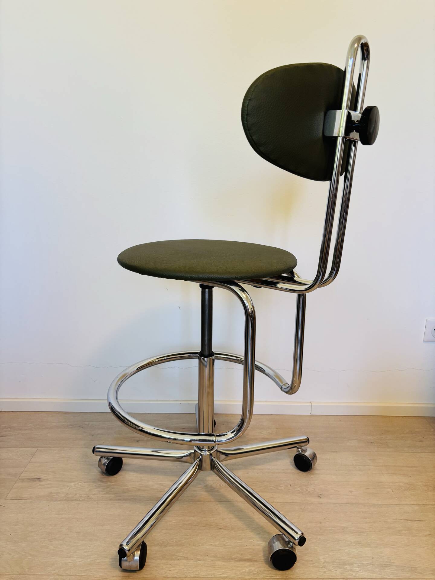 Vintage office chair fully restored by Kovona, Czechoslovakia, 1970s.