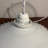 Wavy opaline suspension