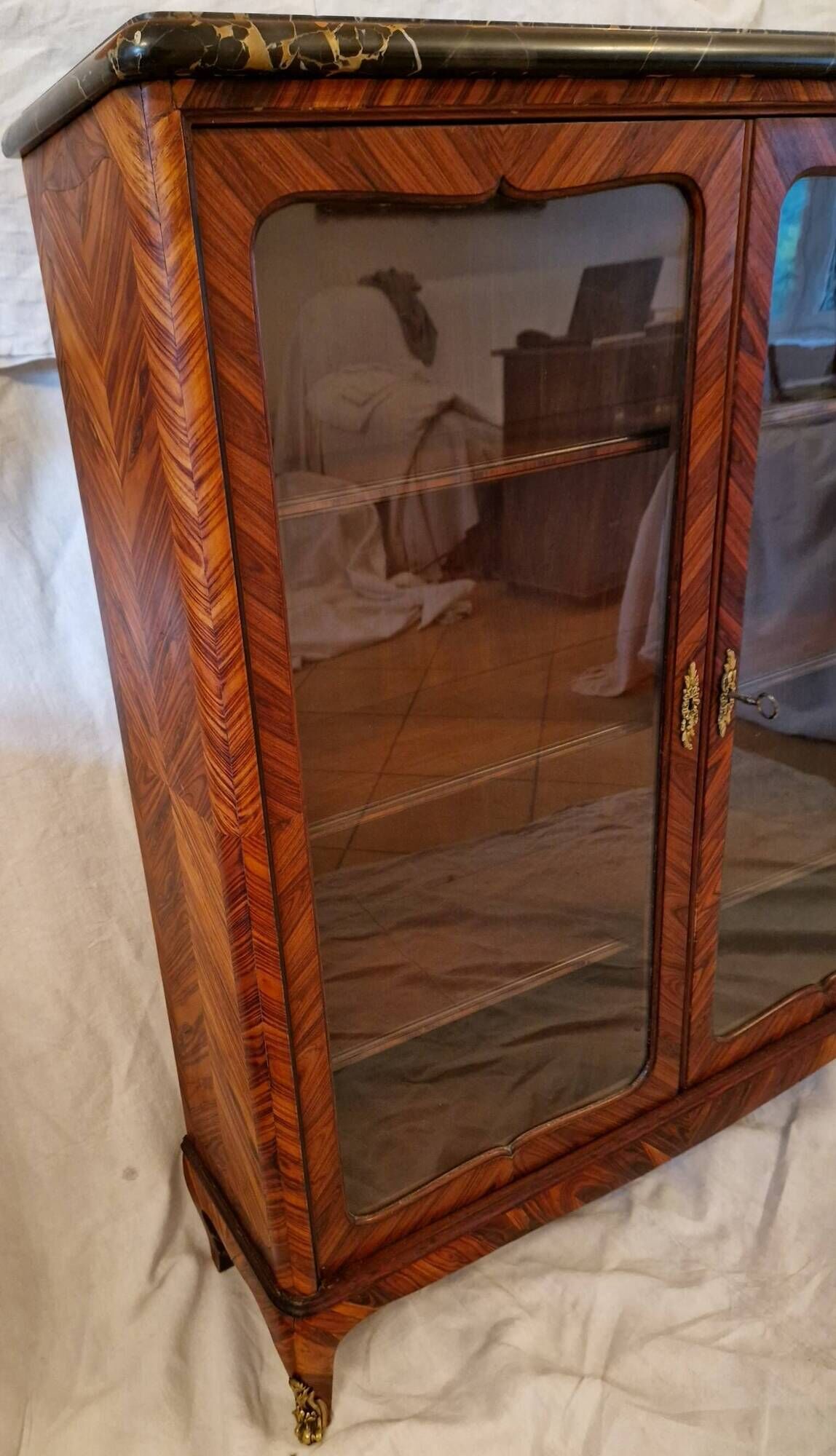 Napoleon III display cabinet in marquetry, Louis XV style, black marble, gilded bronze.
